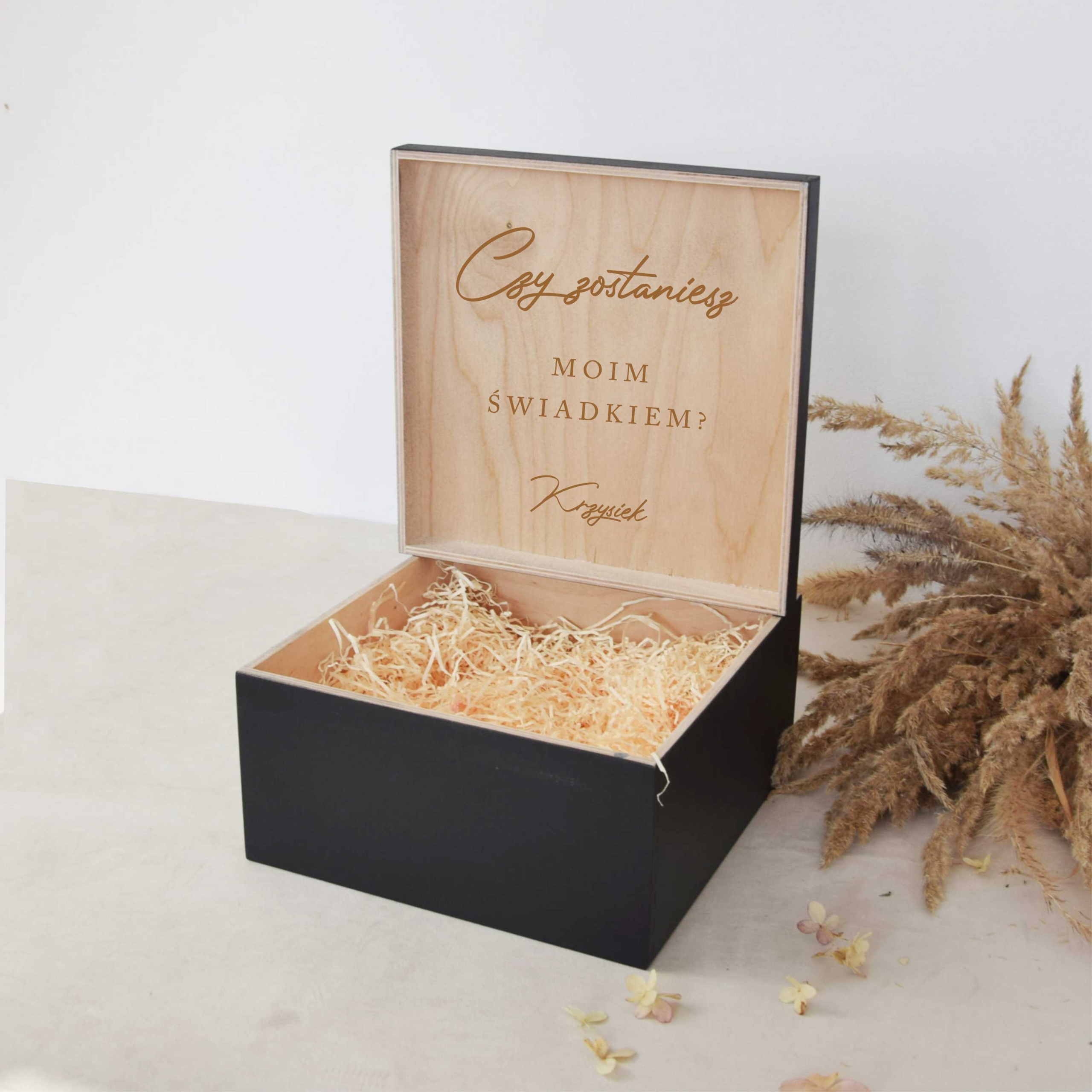 PROŚBA o świadkowanie Zaproszenie pudełko BOX czarne z grawerem paniątka Marka bez marki