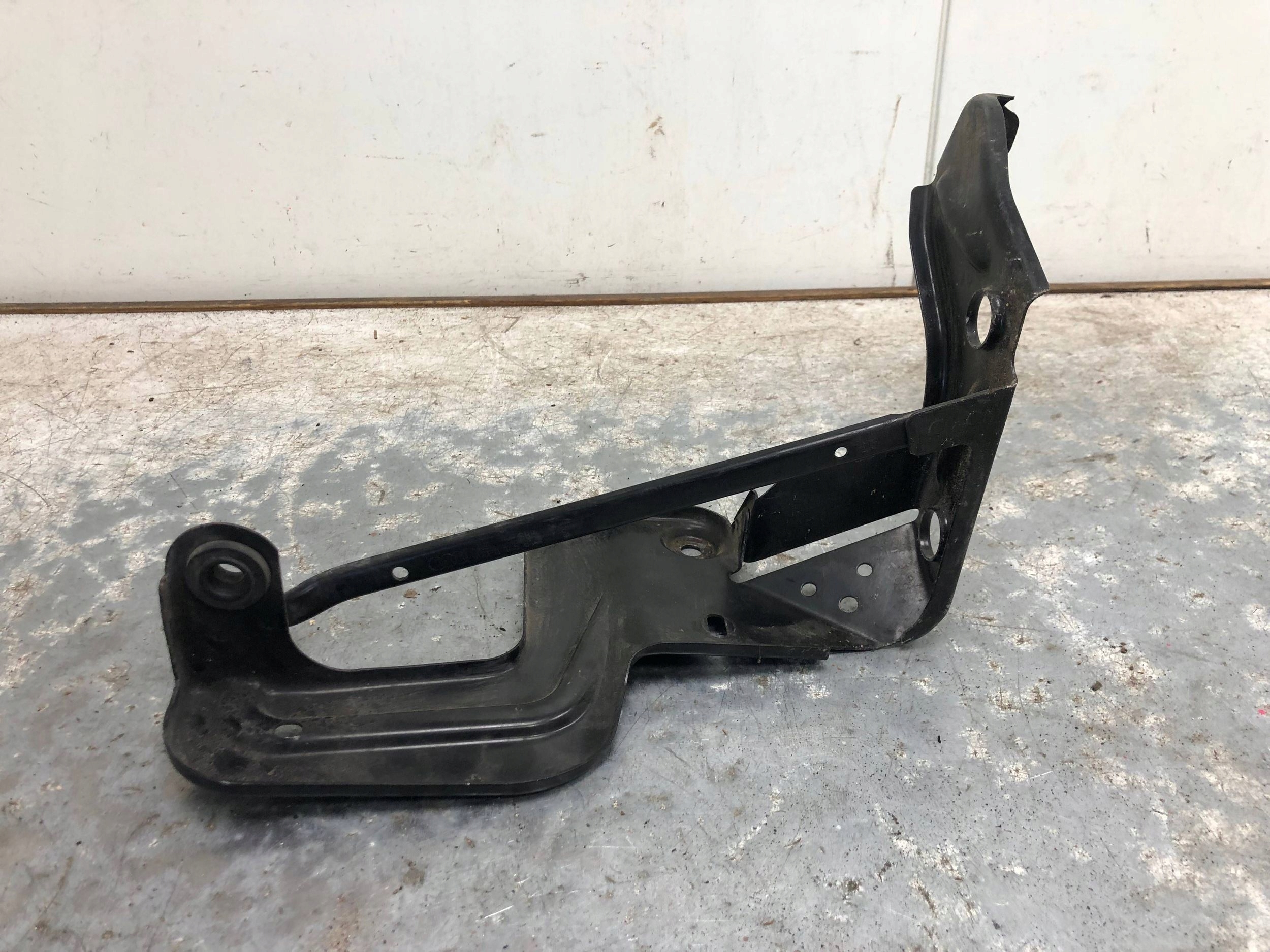 Console Support plaque Intercooler Droit AUDI A6 C6 4F0145814