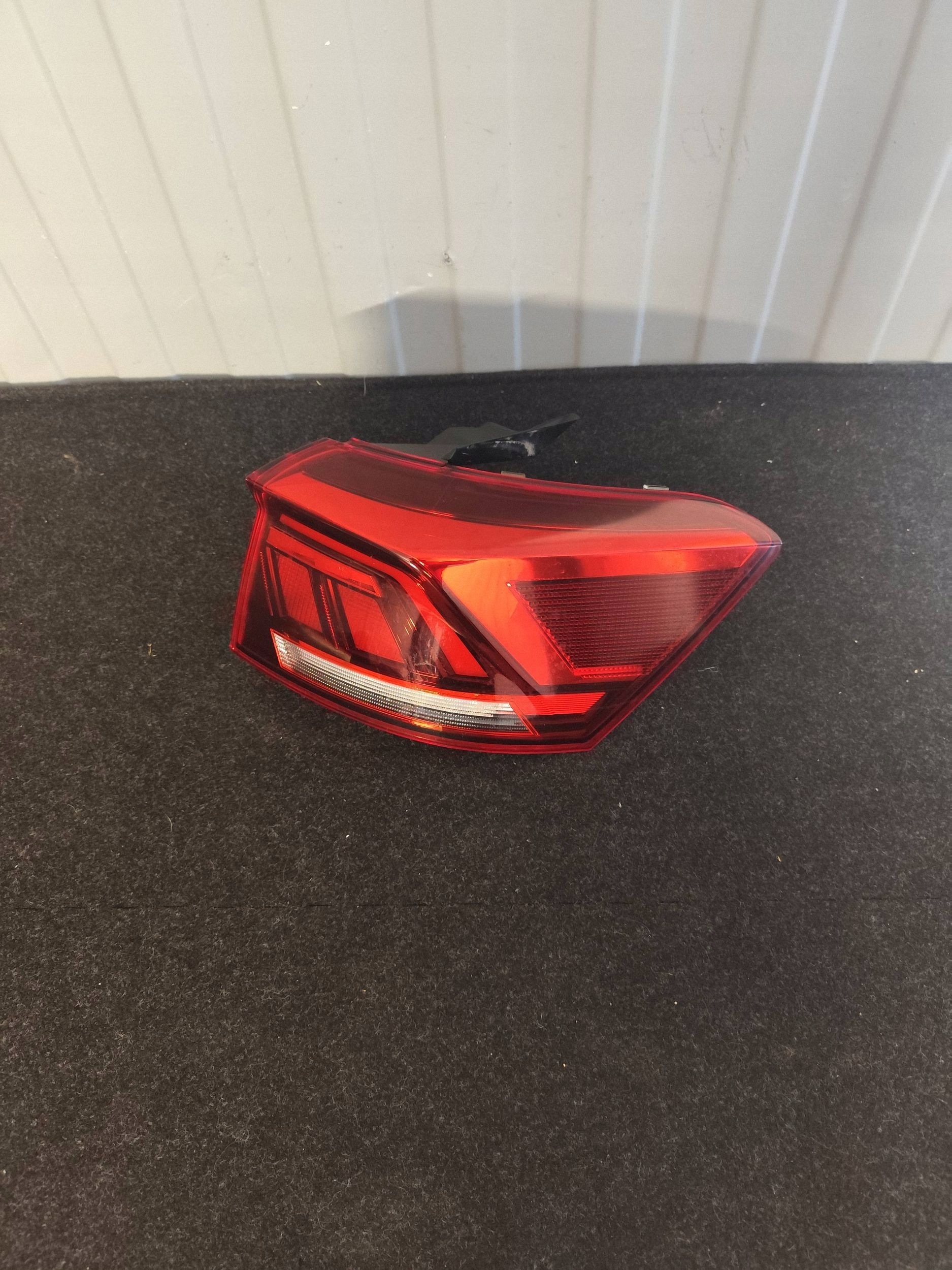VW T-ROC LIFT 2GA light rear right 2GA945096D complete dismantling