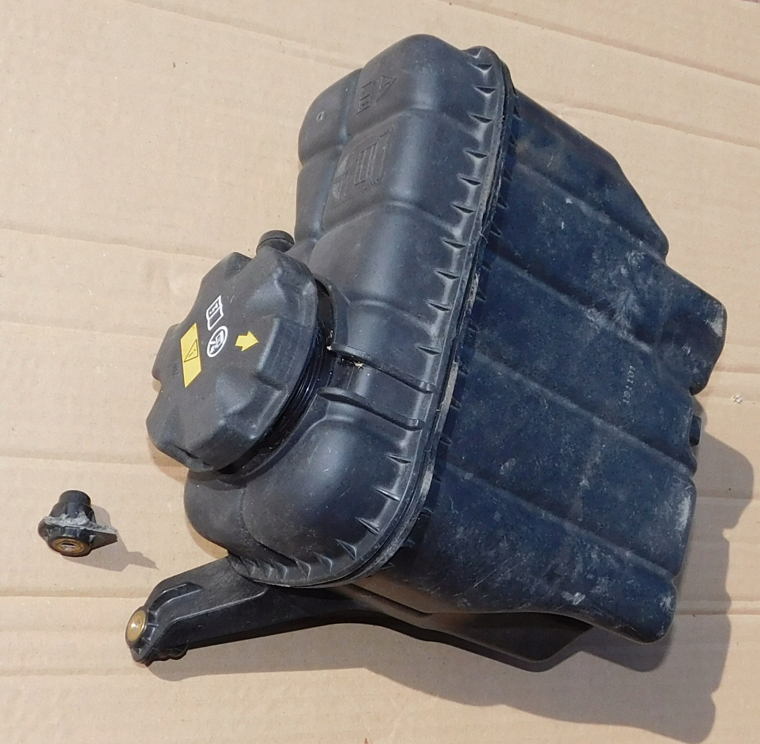 BMW M4 F82 F83 LCI LIFT ZBIORNIK ZBIORNICZEK WYRÓWNAWCZY WODY 2284600