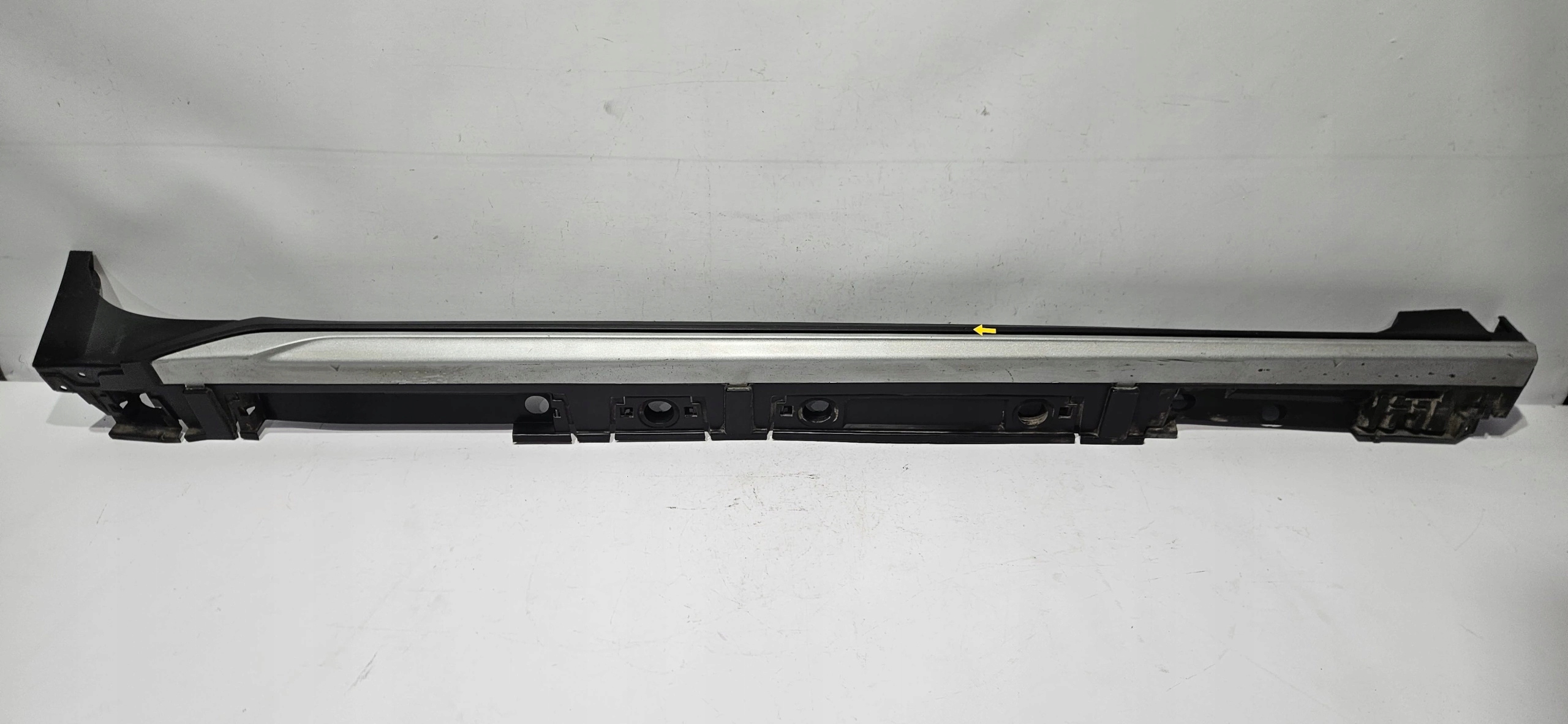 moulding threshold right TOYOTA COROLLA E21 KOMBI 19- 75851-YY010