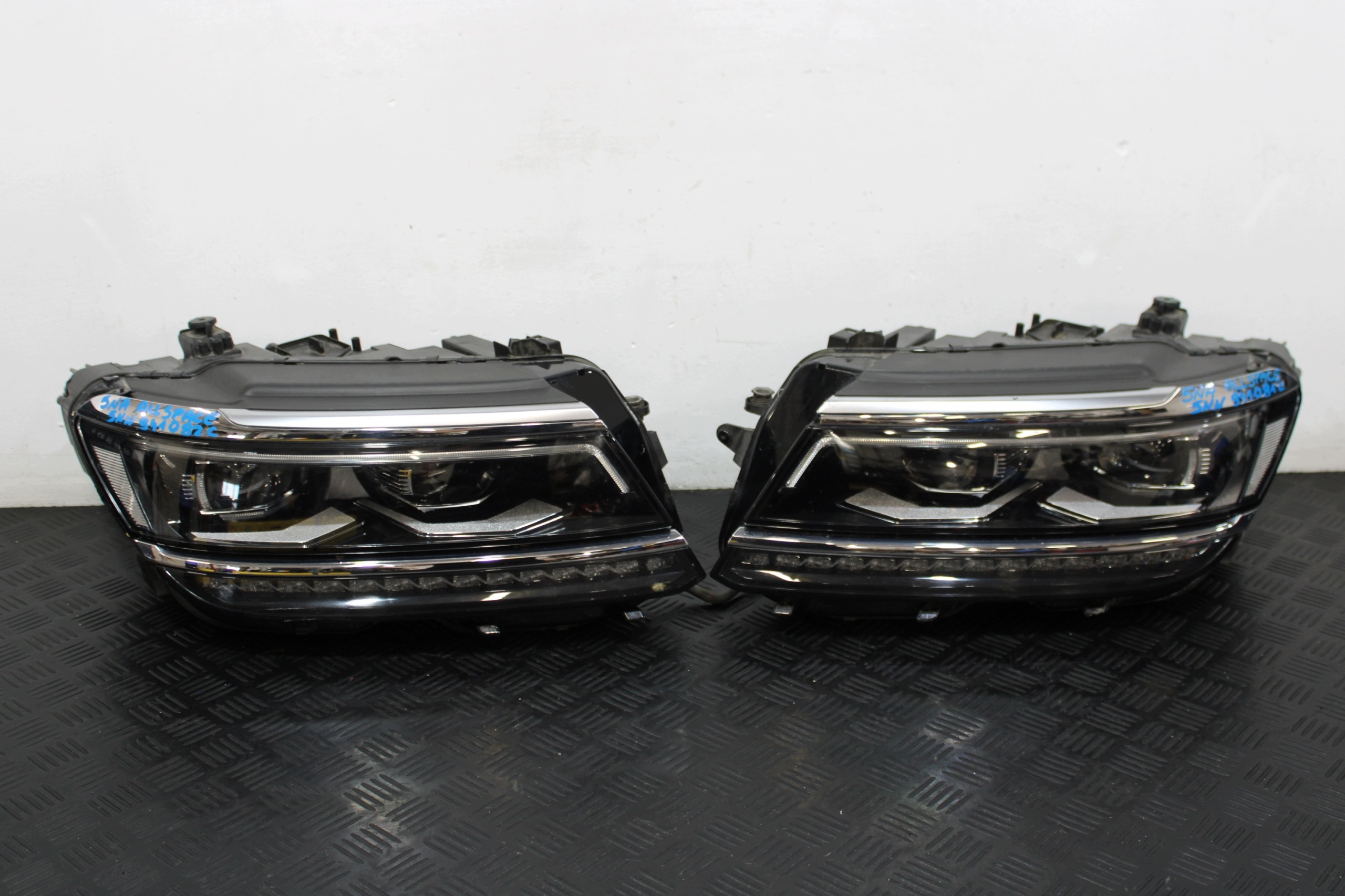 lights light front front LED 5NN941082C VW TIGUAN II 2 5NA ALLSPACE