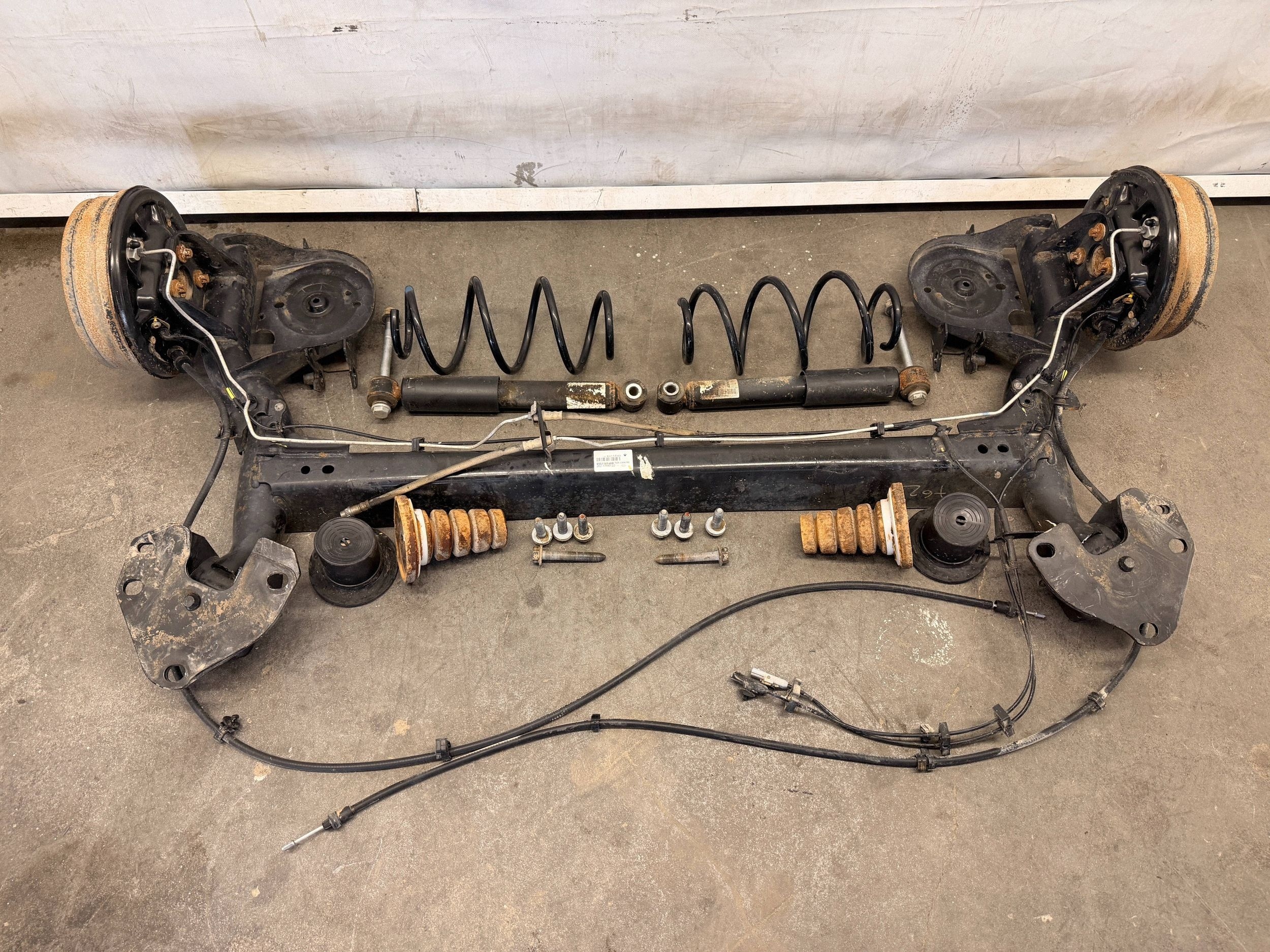 Renault Express II Achsträger heck achse hinten 555110548R