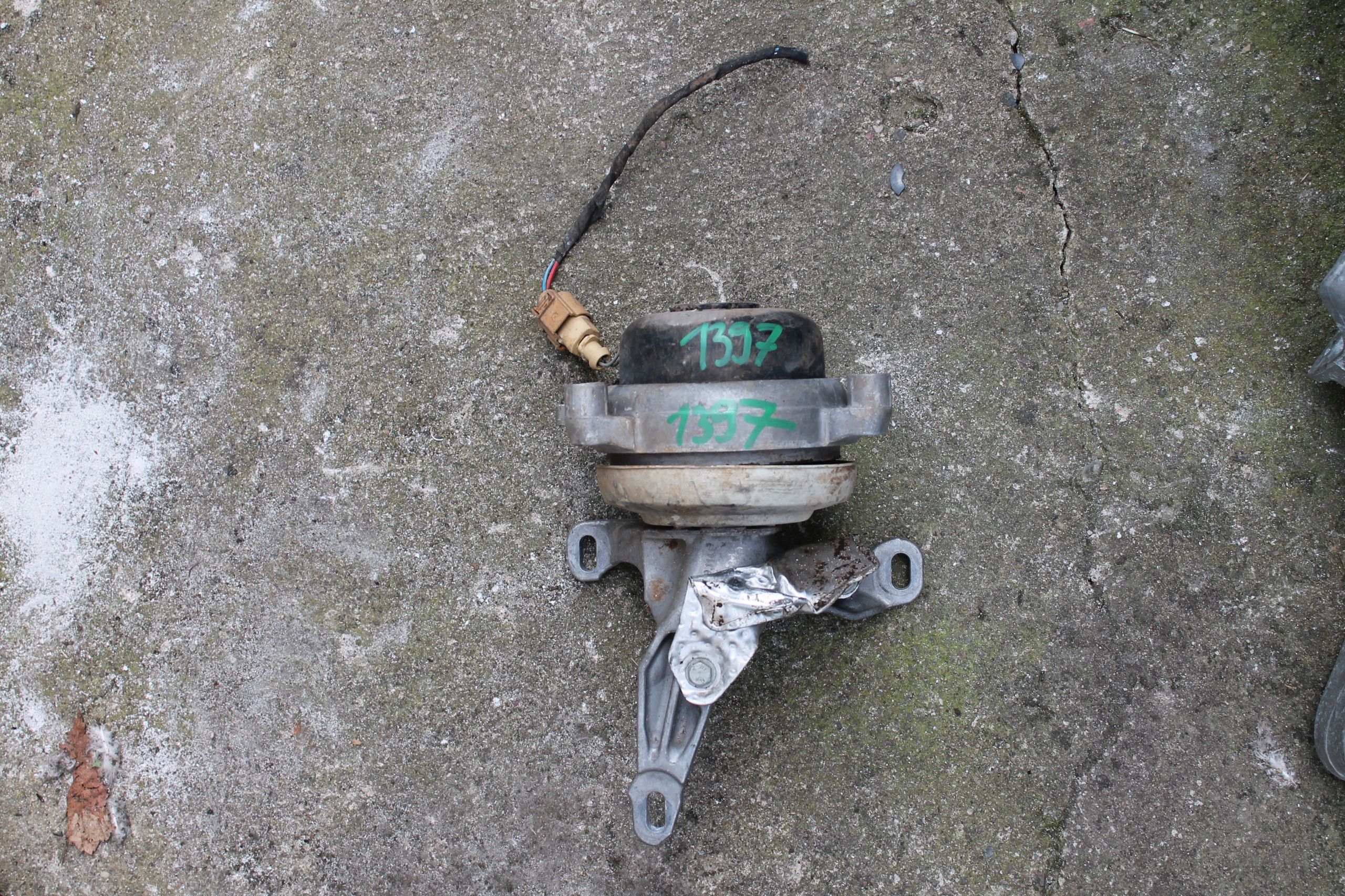 1397. support engine mount 4M0399202E 4N0399114F