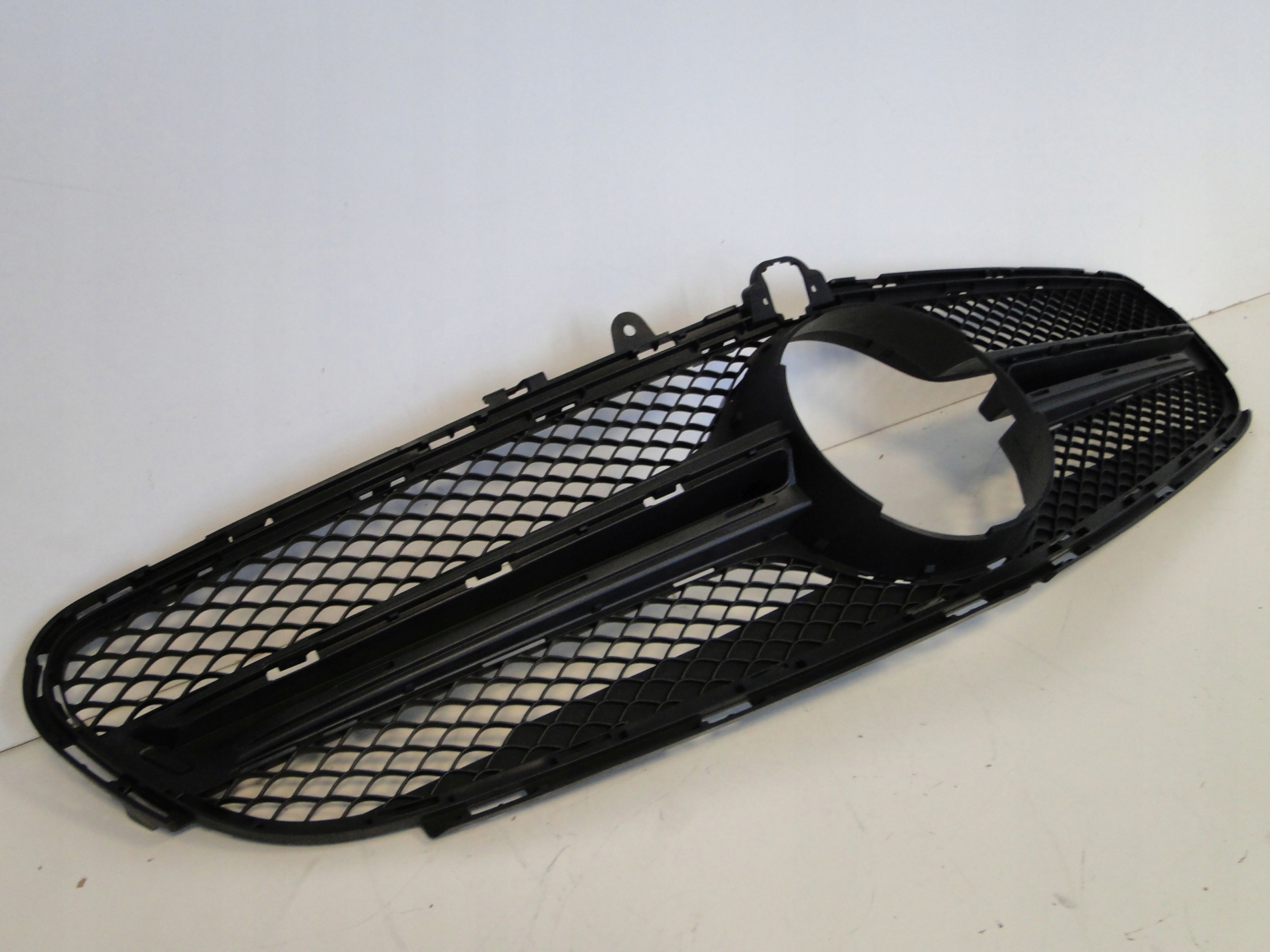 MERCEDES CLS 218 LIFT LAMEL GRILL ATRAPA 63 AMG Producent części Mercedes-Benz OE