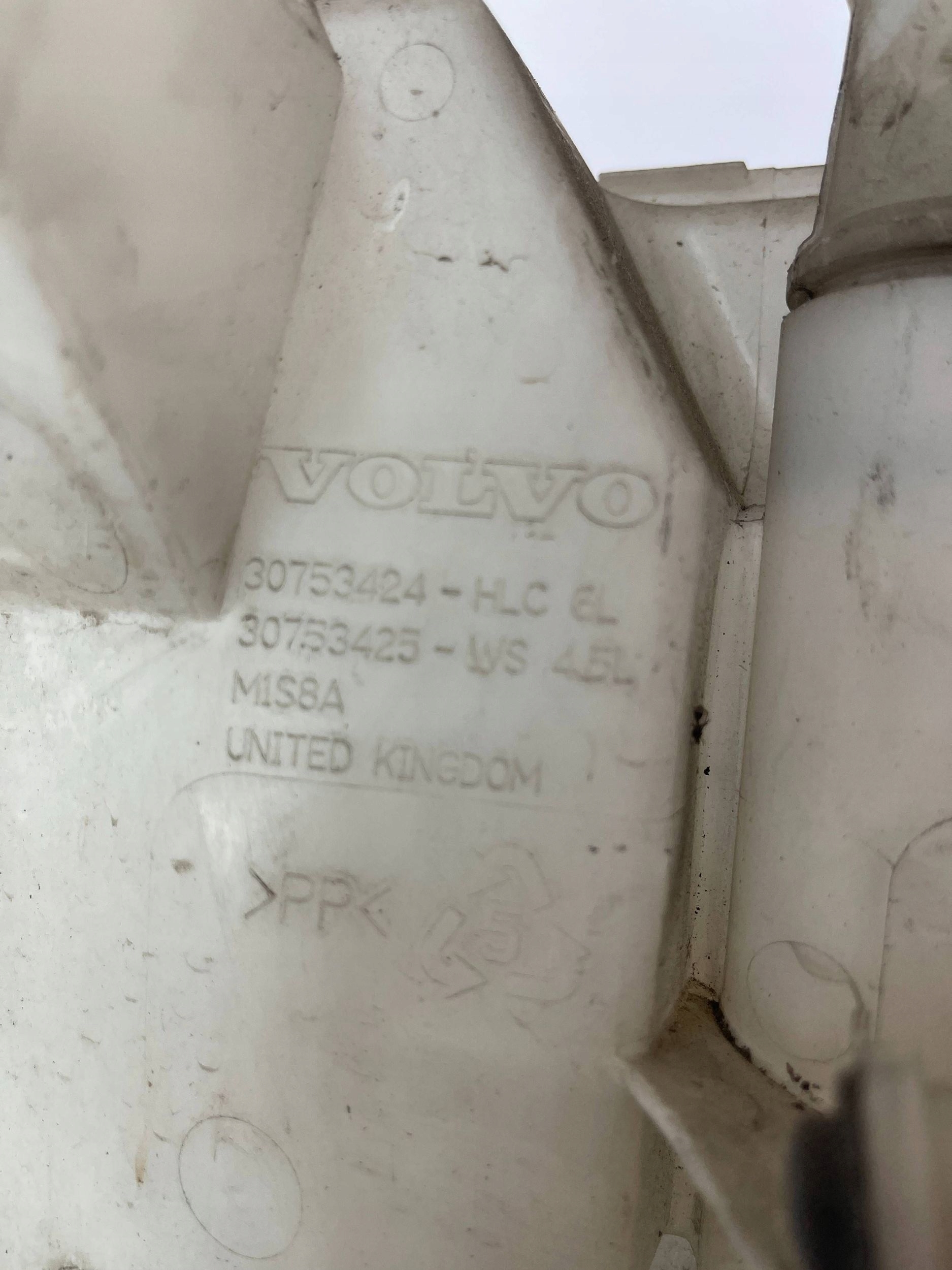 tank washer fluid tank Volvo XC60 1 and 08