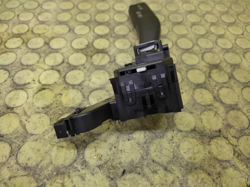 VW GOLF V commodo bouton indicateurs de direction 1K0953513