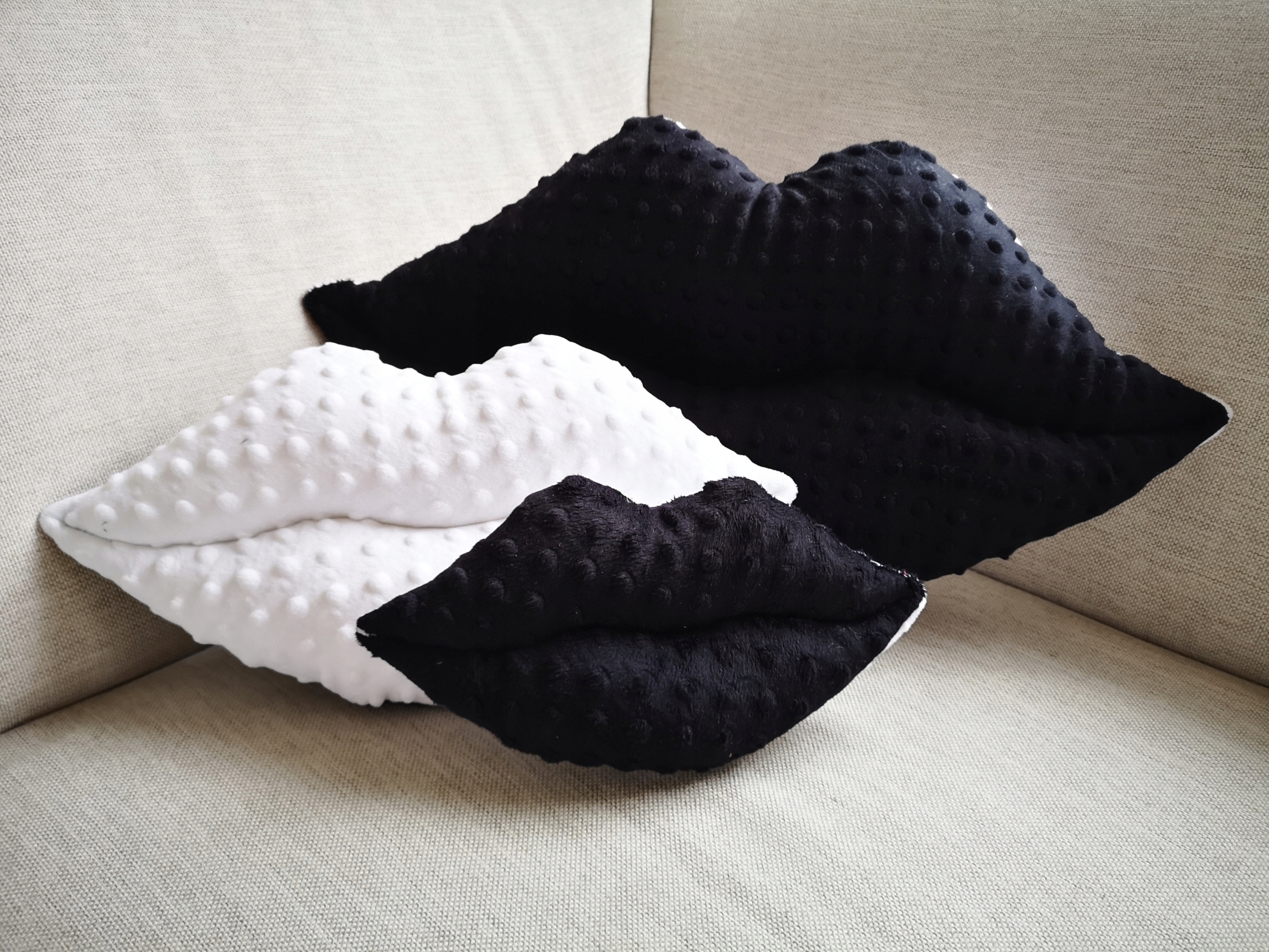 WALENTYNKI USTA PODUSZKA KOMPLET 2+1GRATIS PREZENT Marka inna