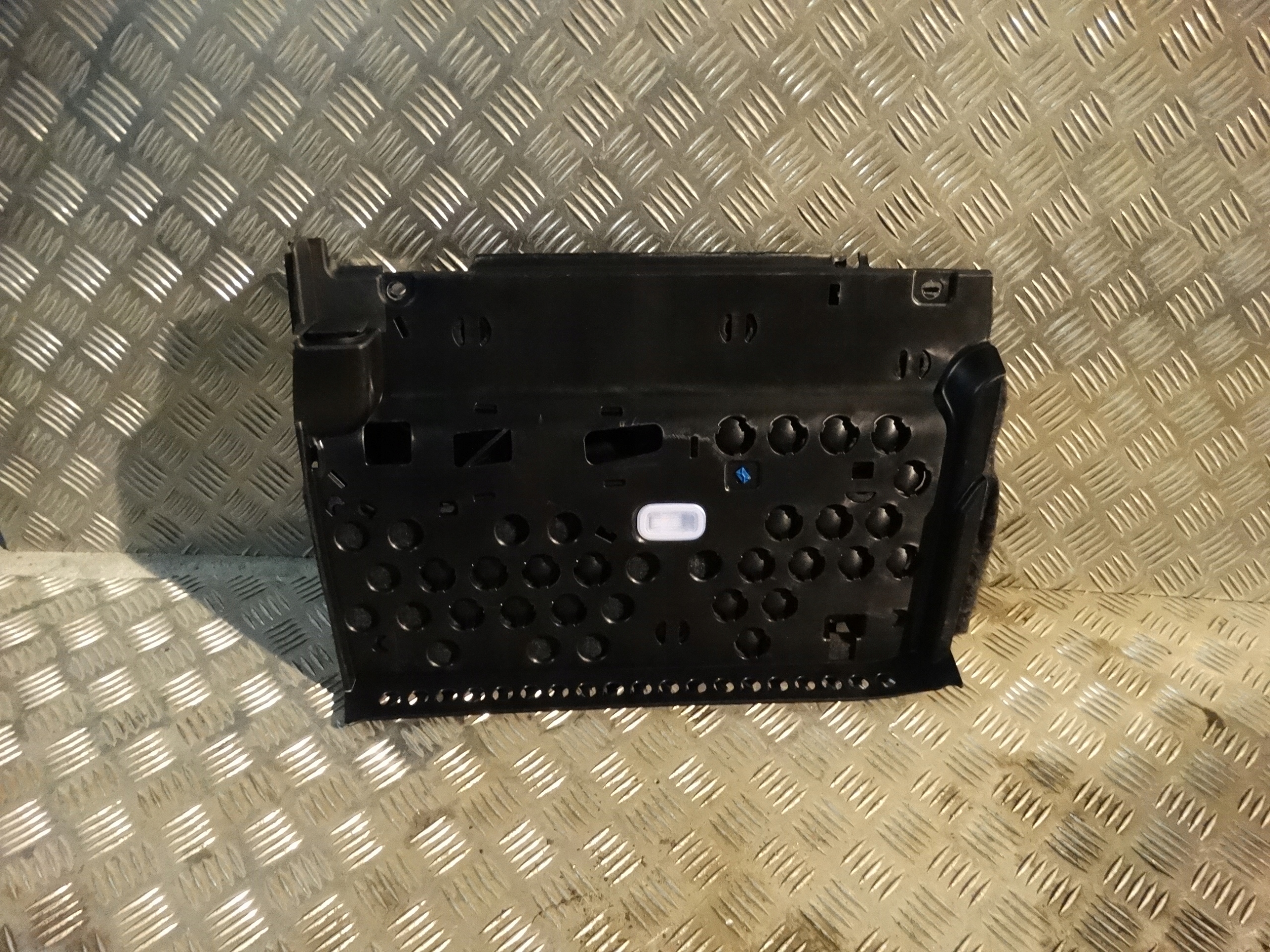 IDEALNA cover lower consoles MERCEDES W223 1