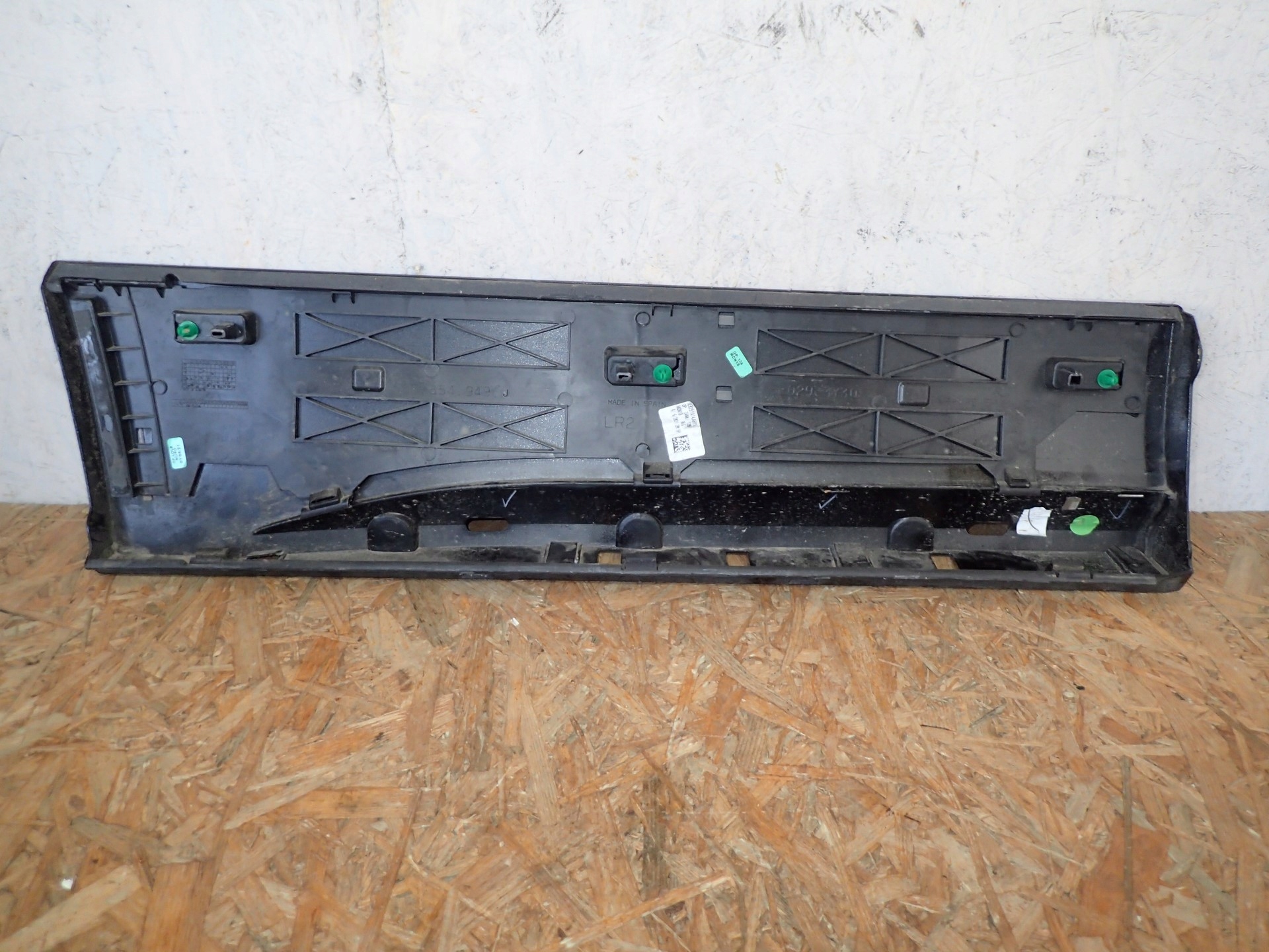 moulding for door left rear. SEAT ATECA FR 575