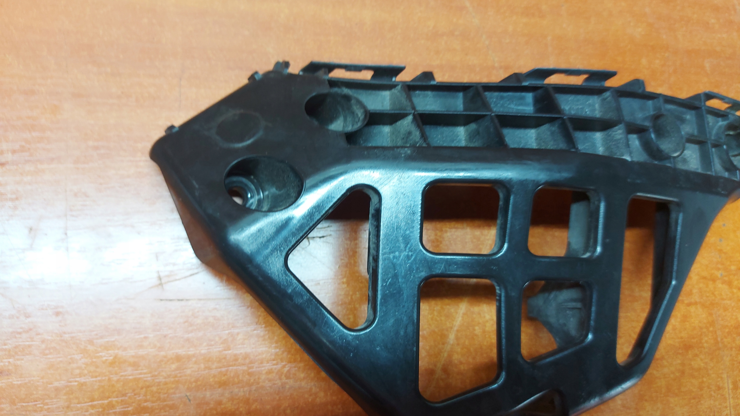 bumper bracket left front front TOYOTA AURIS II 12