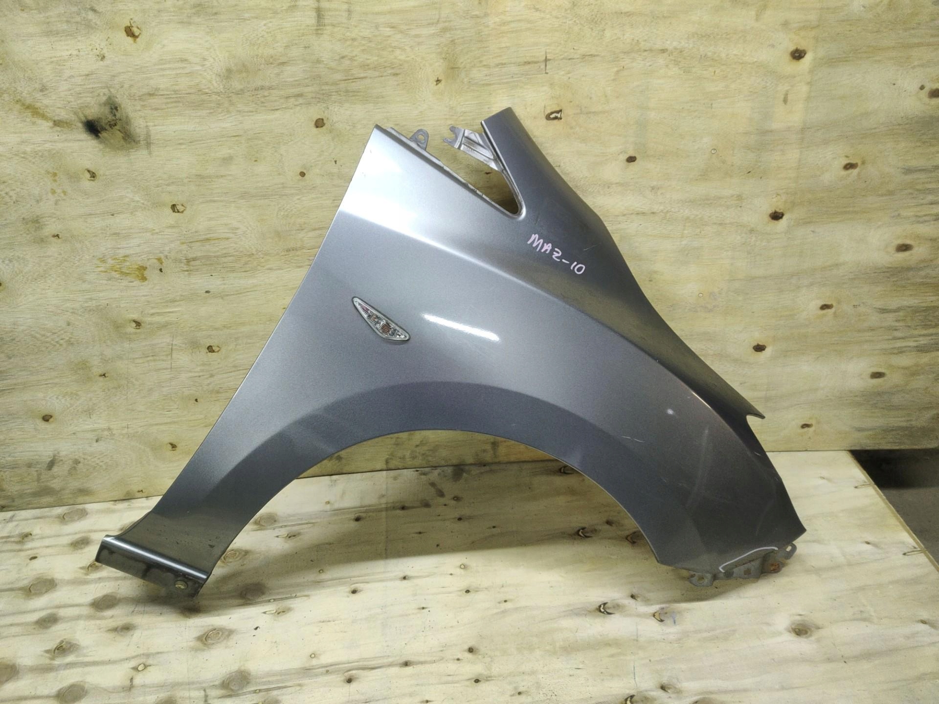 fender front right side Mazda 5 2 2011