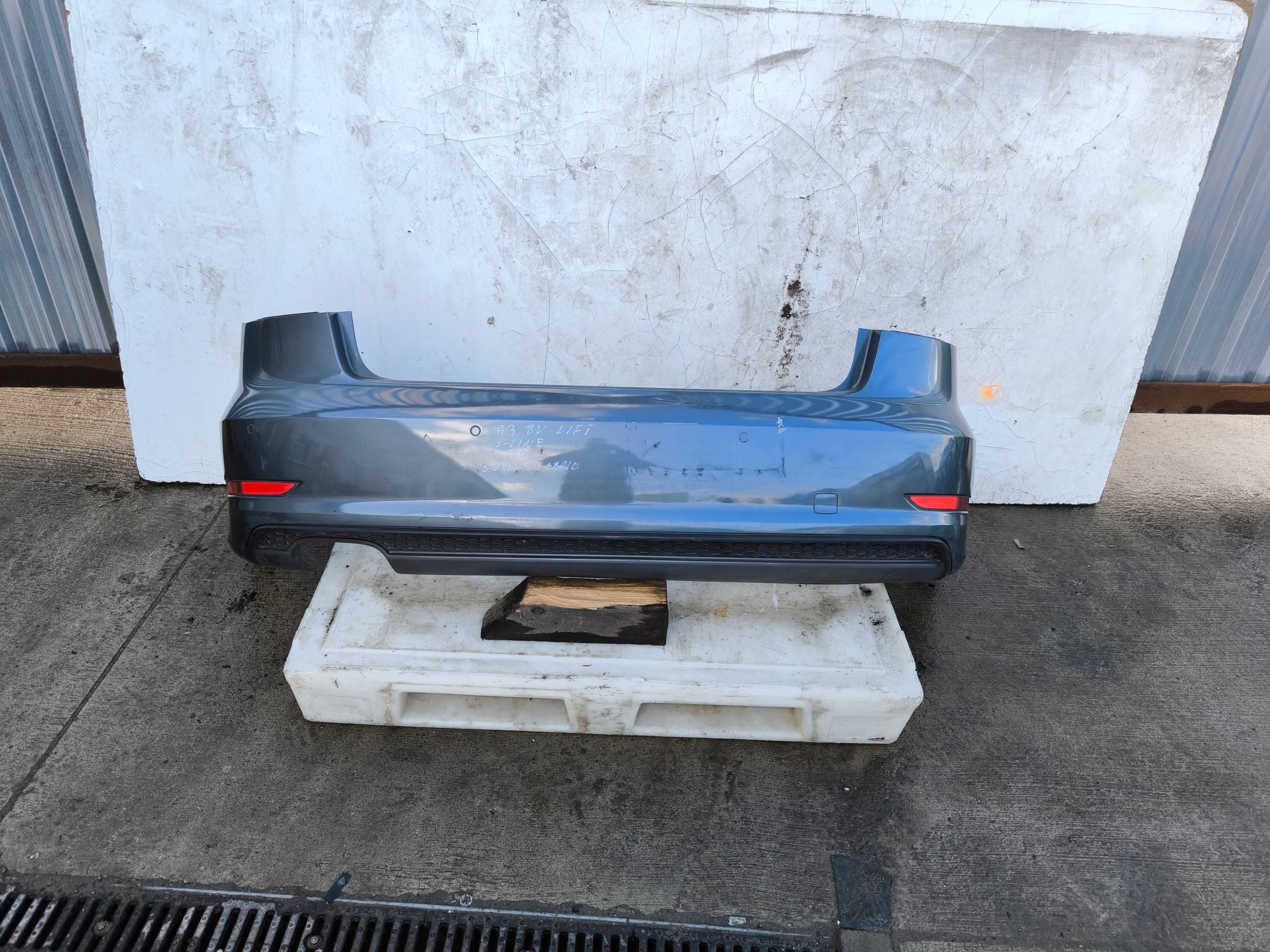 bumper rear part AUDI A3 8V sedan CABRIO PDC LZ7S original complete !!!