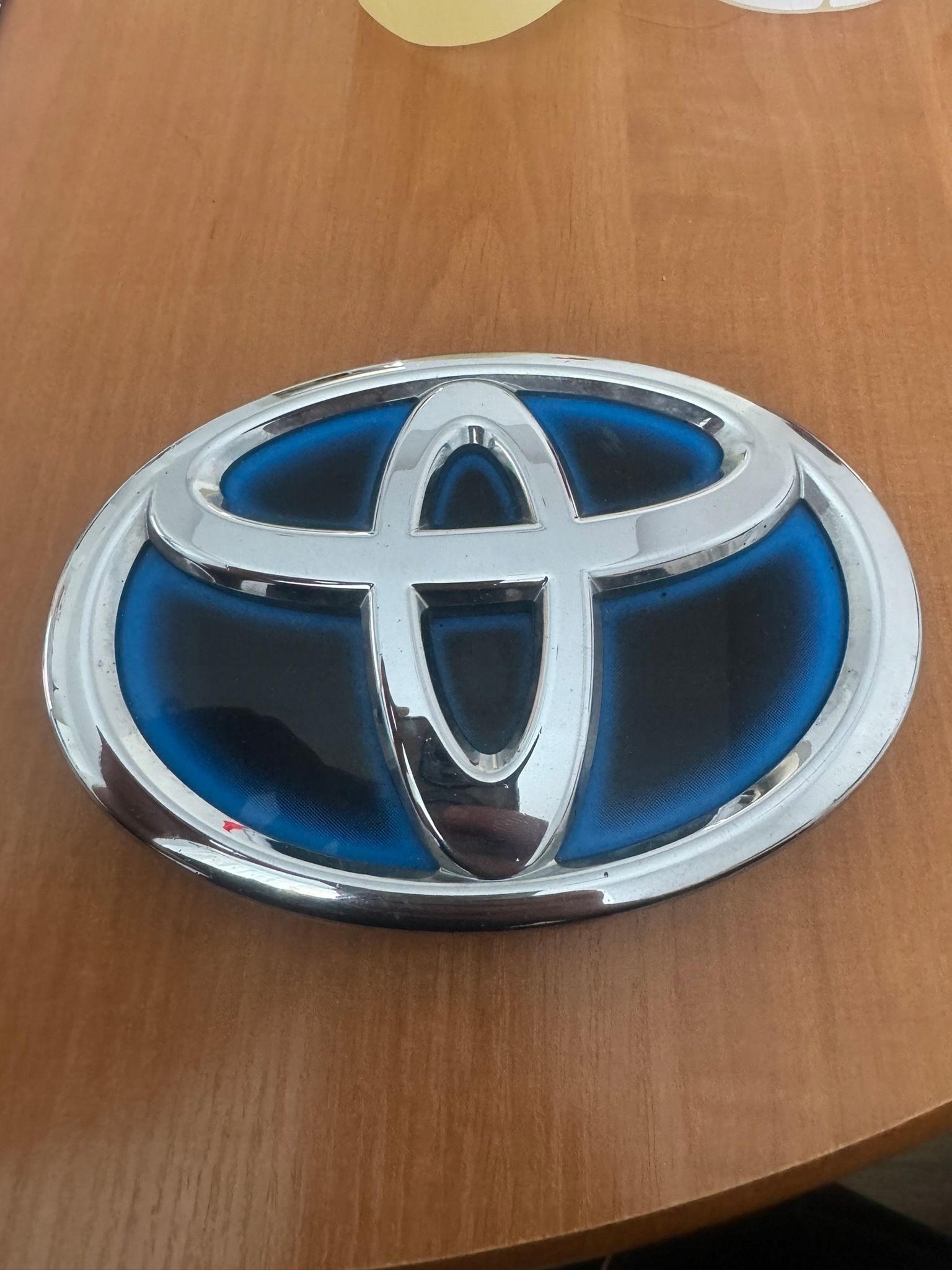 EMBLEMAT PRZÓD TOYOTA PRIUS III 09-11 75311-47011