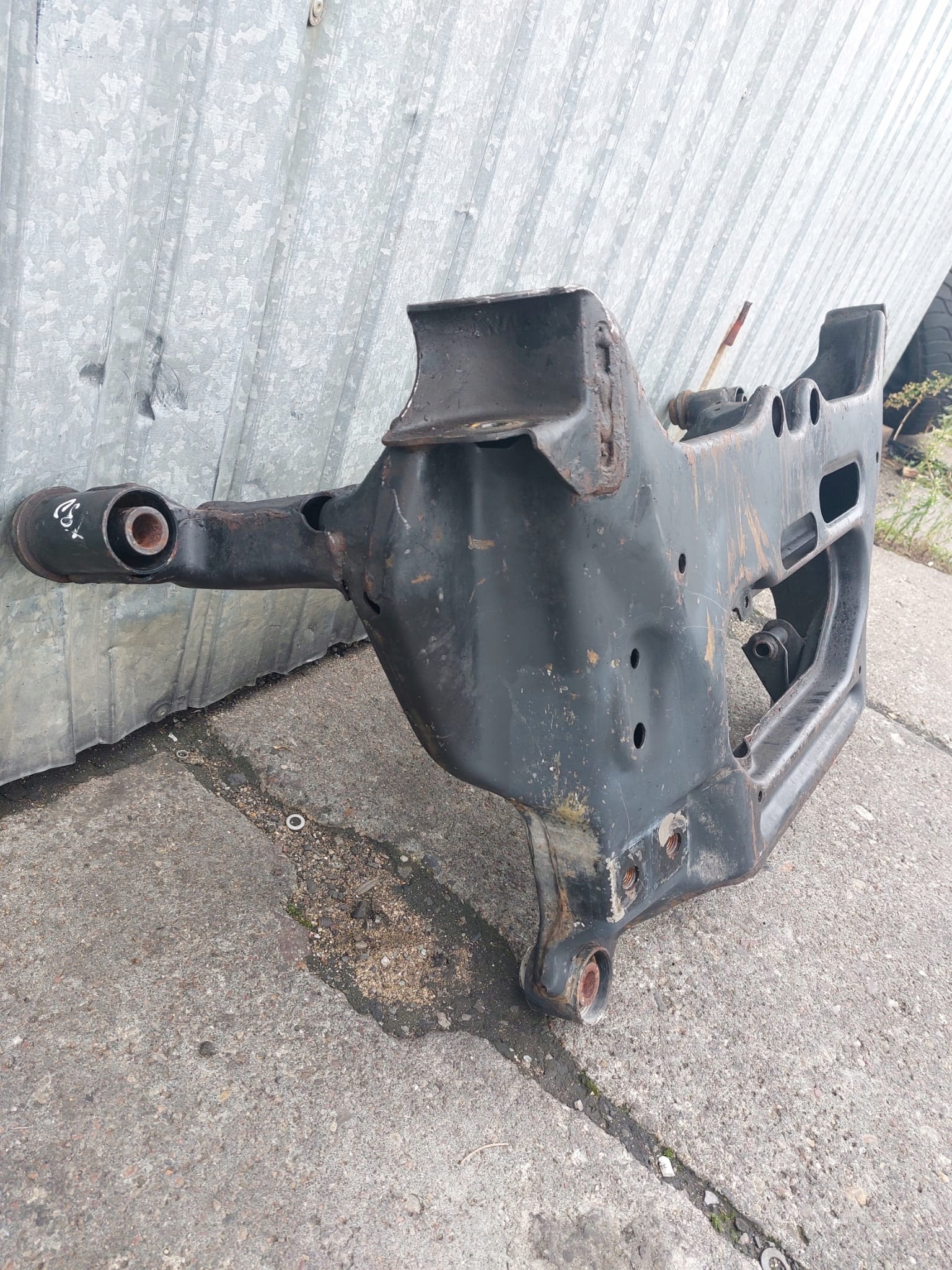 axle beam axle beam subframe Nissan X-Trail T30 01-07