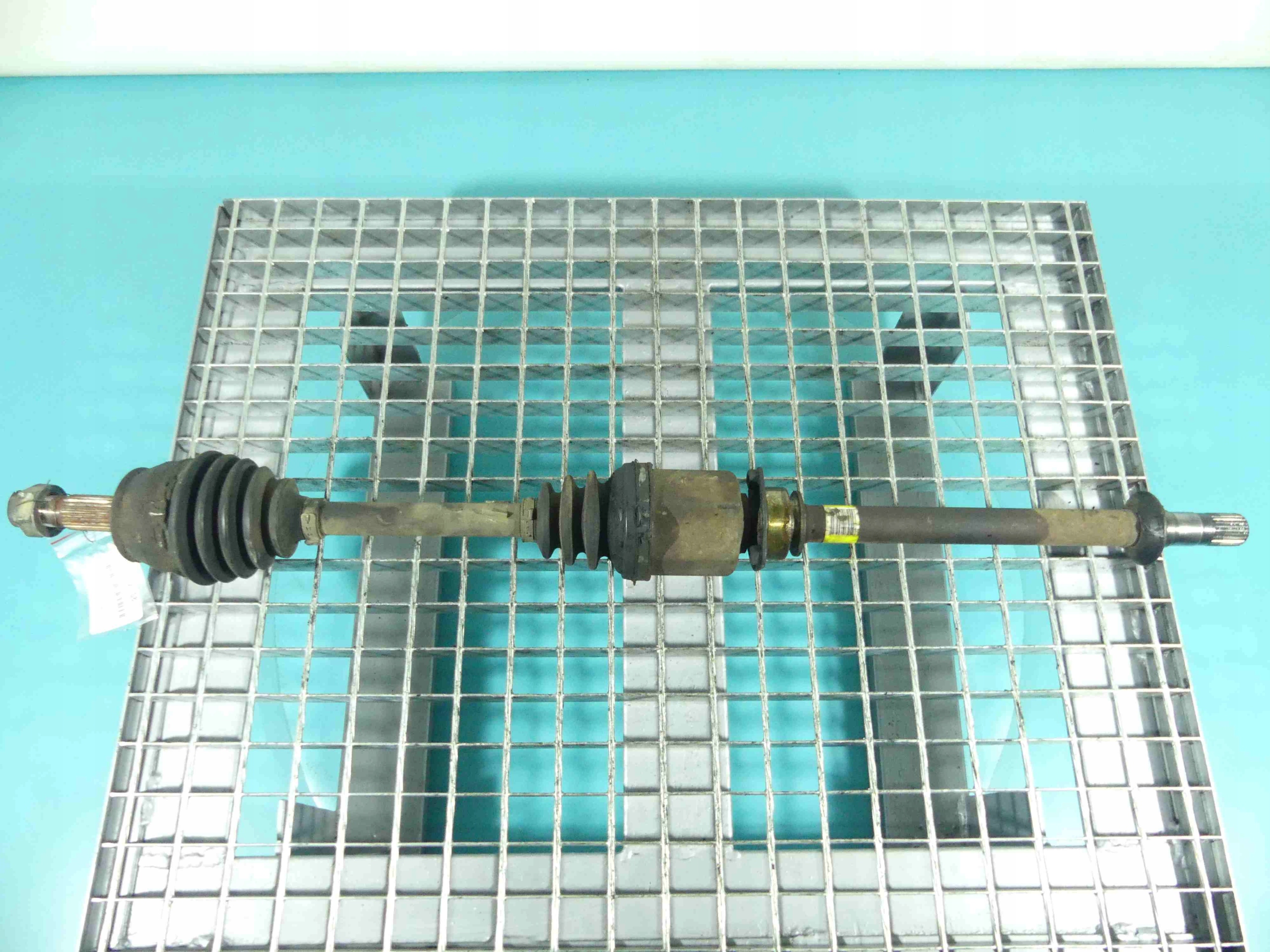 PÓŁOŚ PRAWA FIAT GRANDE PUNTO 1.3 JTD MANUAL