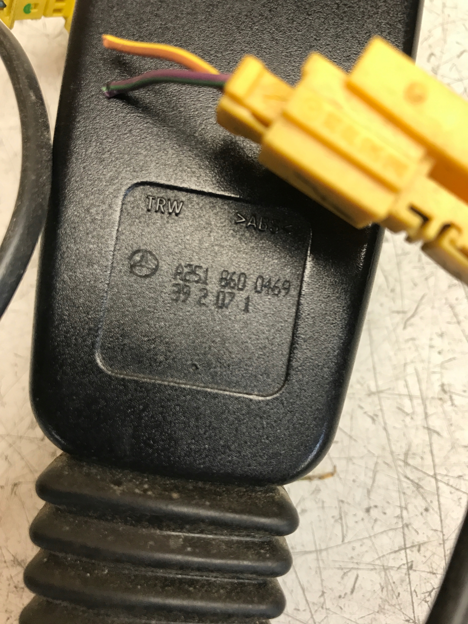 ZAPINKA supports adjuster right front MERCEDES W251