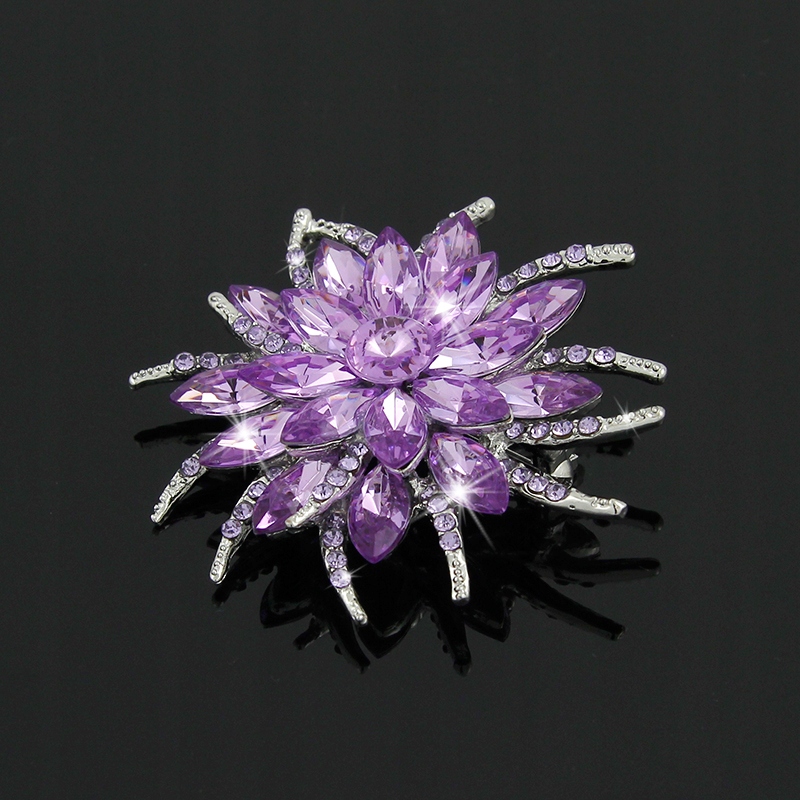 BROSZKA KWIAT FIOLETOWY KRYSZTAŁY I CYRKONIE Materiał metal