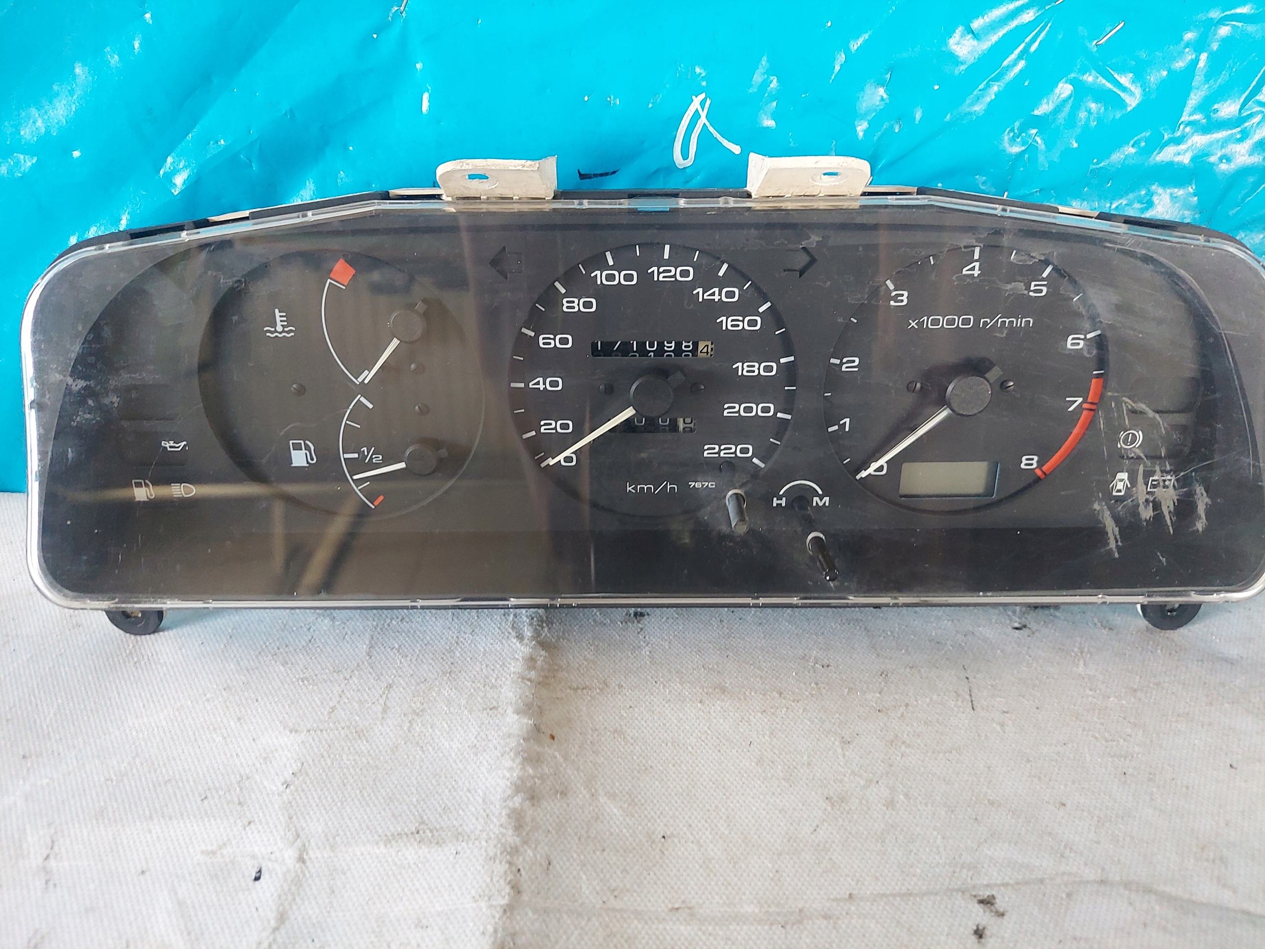 dials clock NISSAN PRIMERA P10 1.6 B 81117661