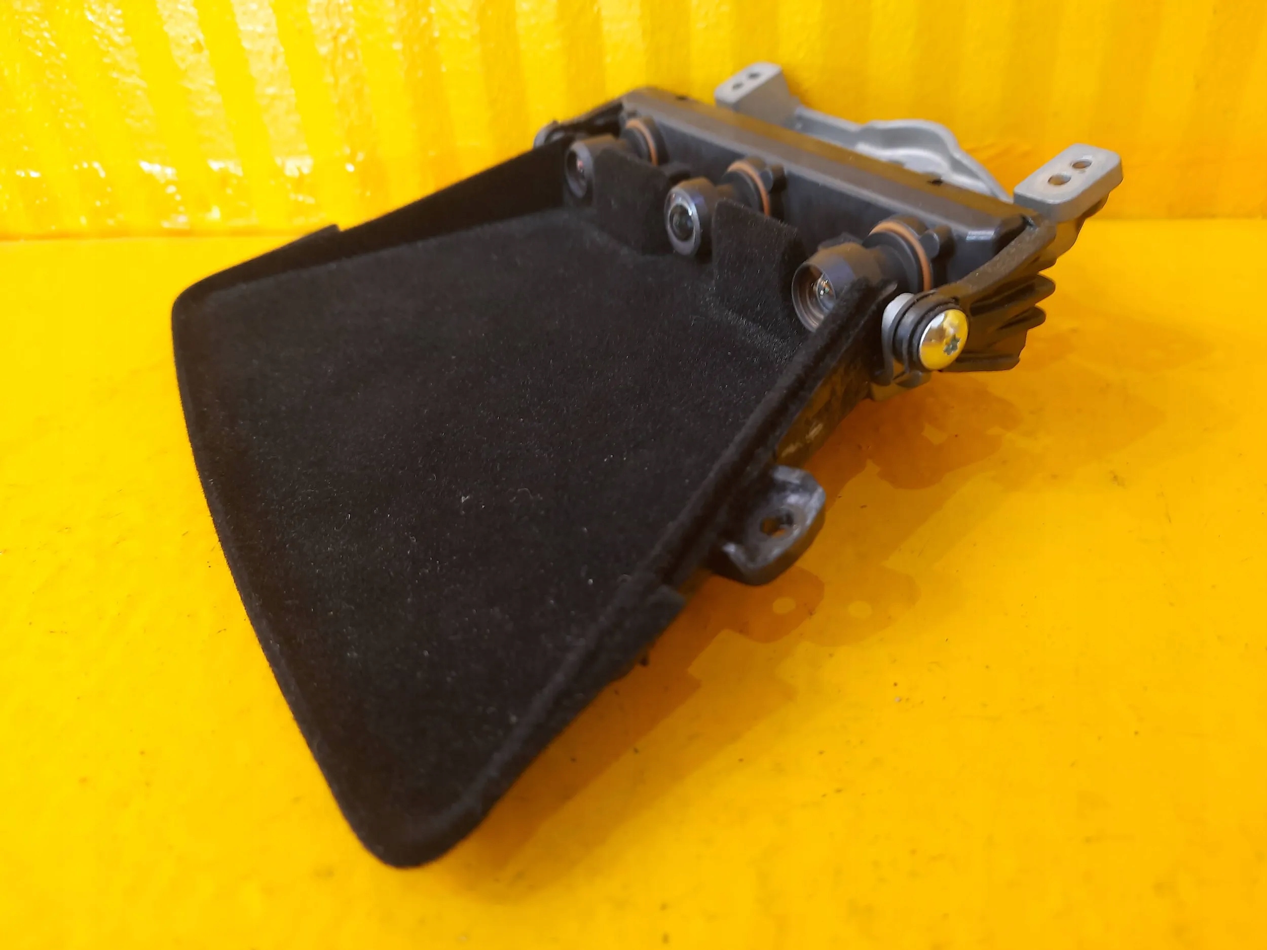 Tesla Model 3 KAMERA ASYSTENT PASA ruchu 1143746-00-D Model Model 3