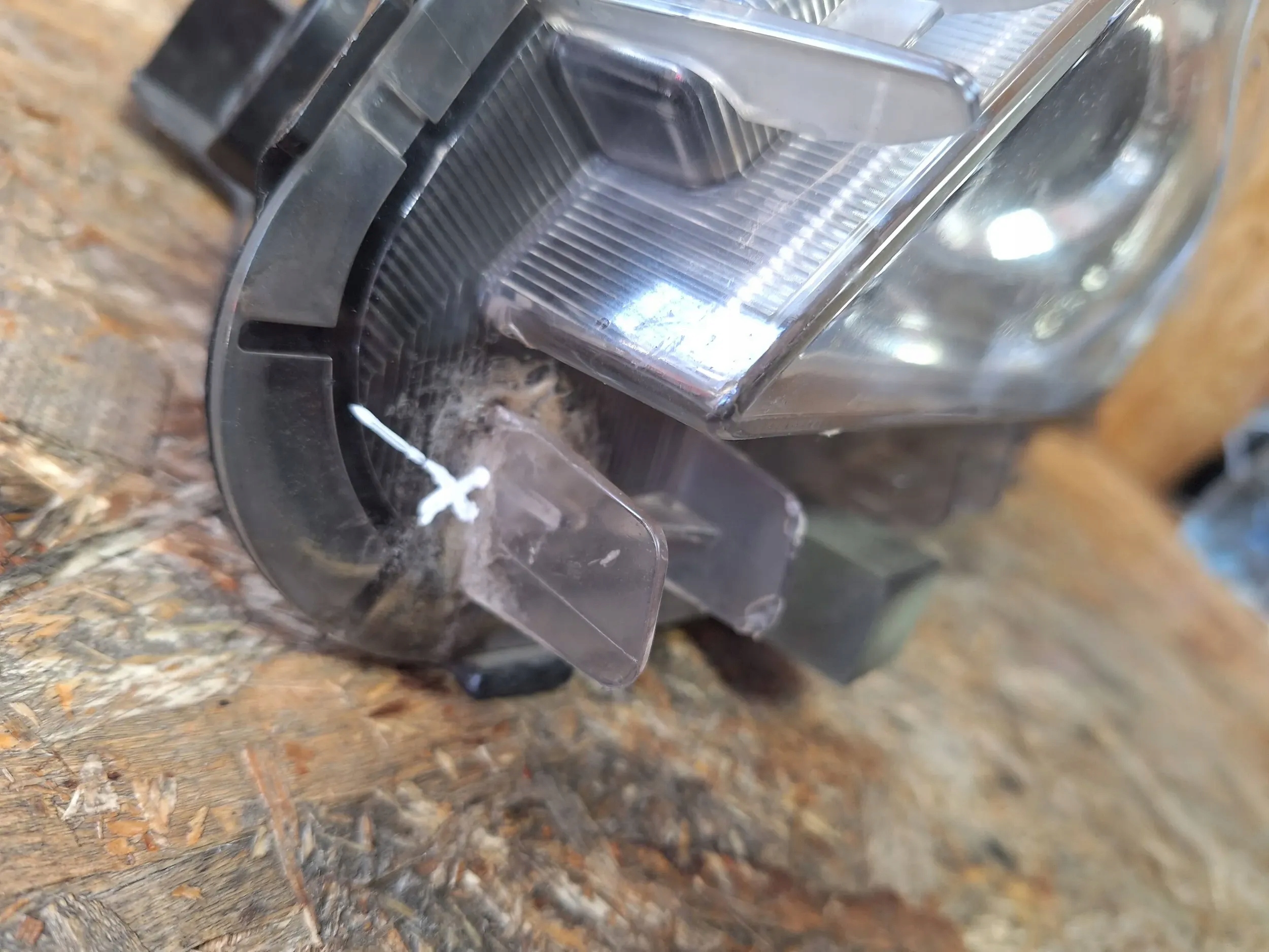 light front left Toyota Corolla E15 06- lens