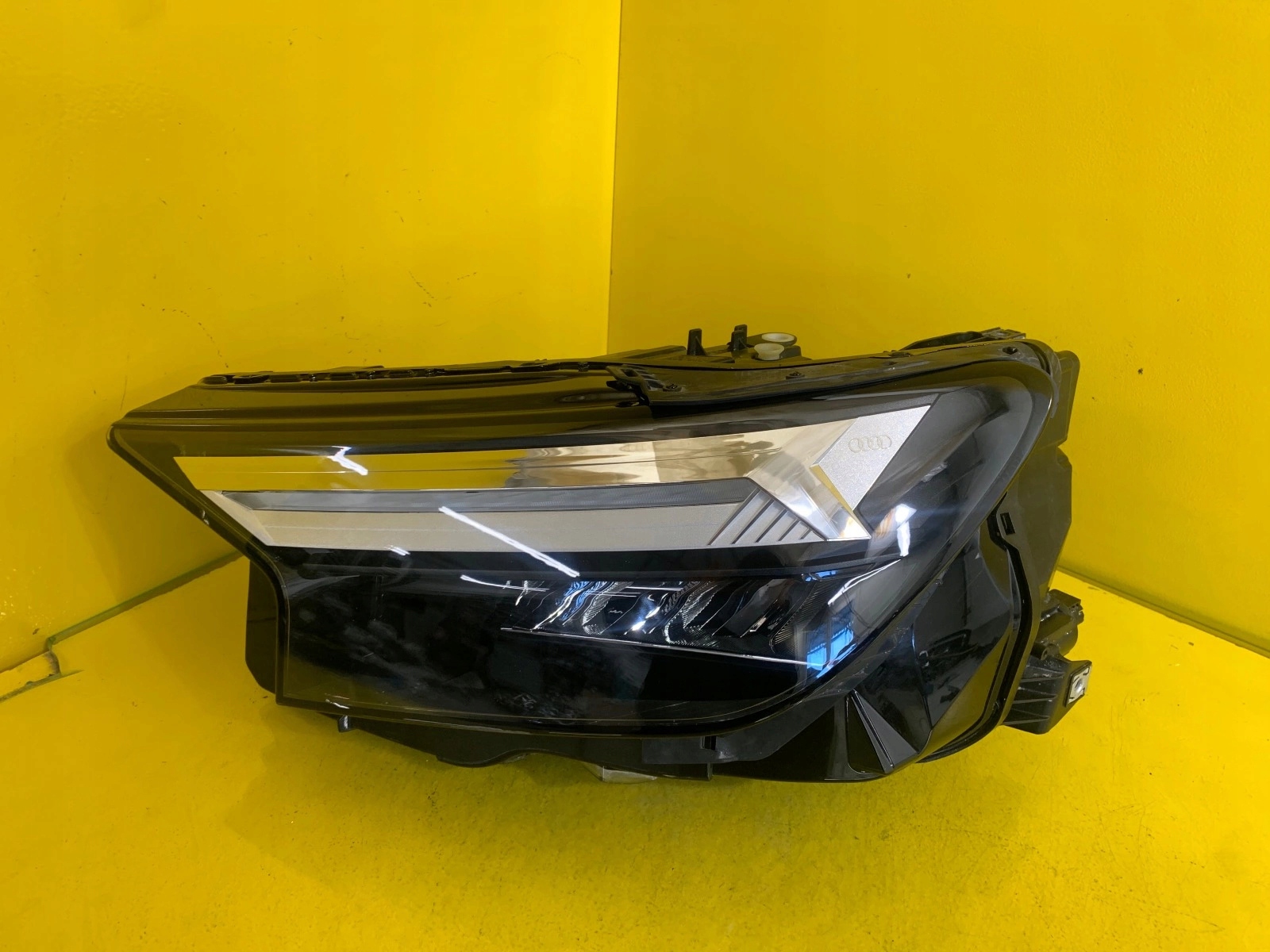 světlo levá předek AUDI Q4 E-TRON FULL LED 89A941033
