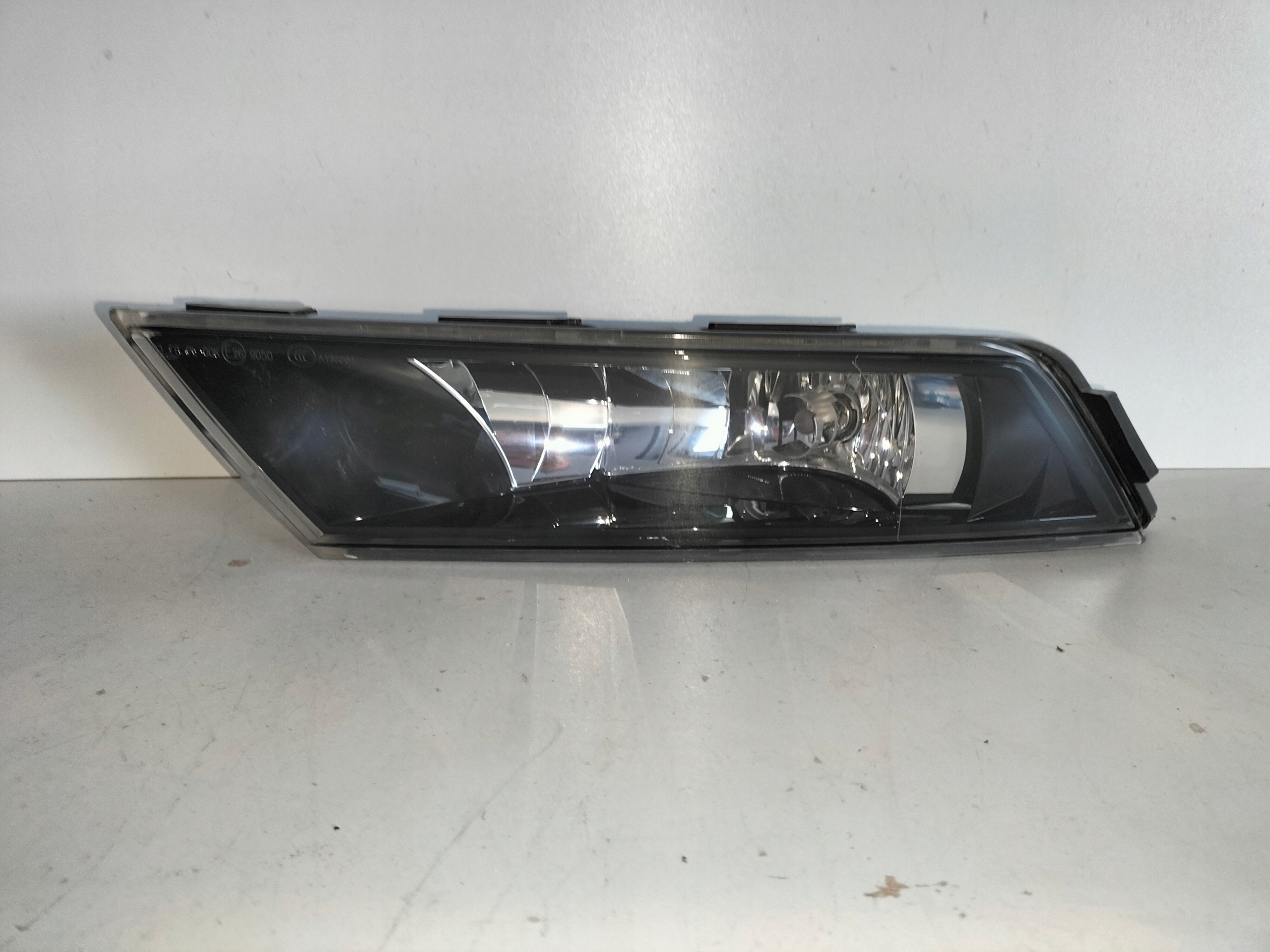 fog light light left SKODA SUPERB III 15-19