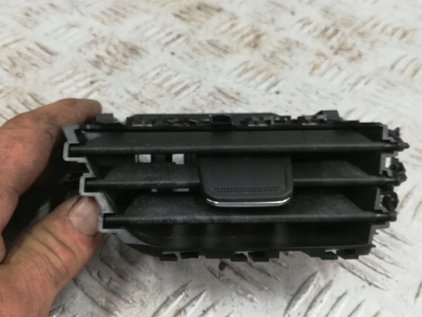 KRATKA NAWIEWU PRAWA RENAULT CLIO V 687604100R