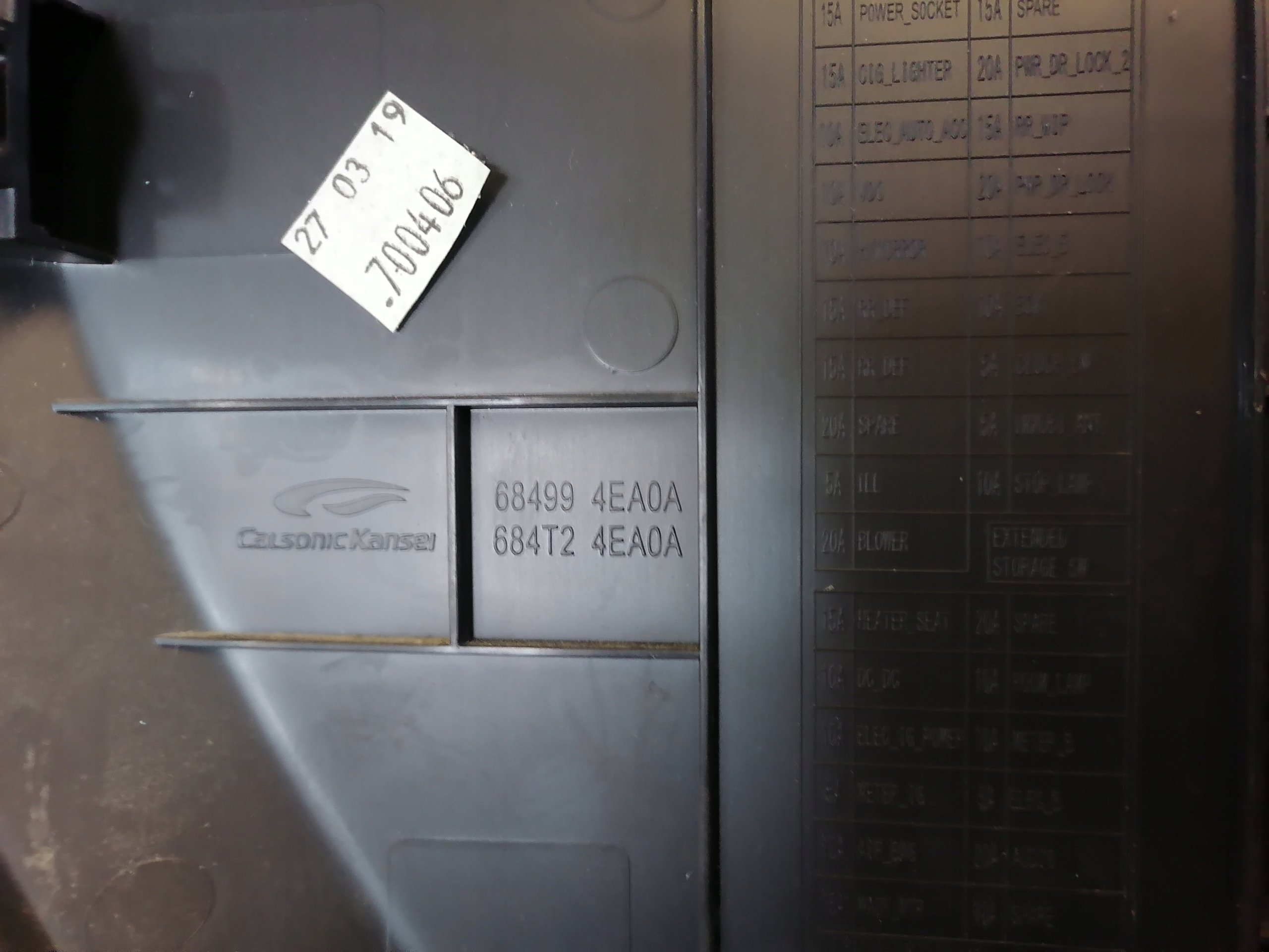 QASHQAI J11 fedél DESKI táblák bal 684994EA0A