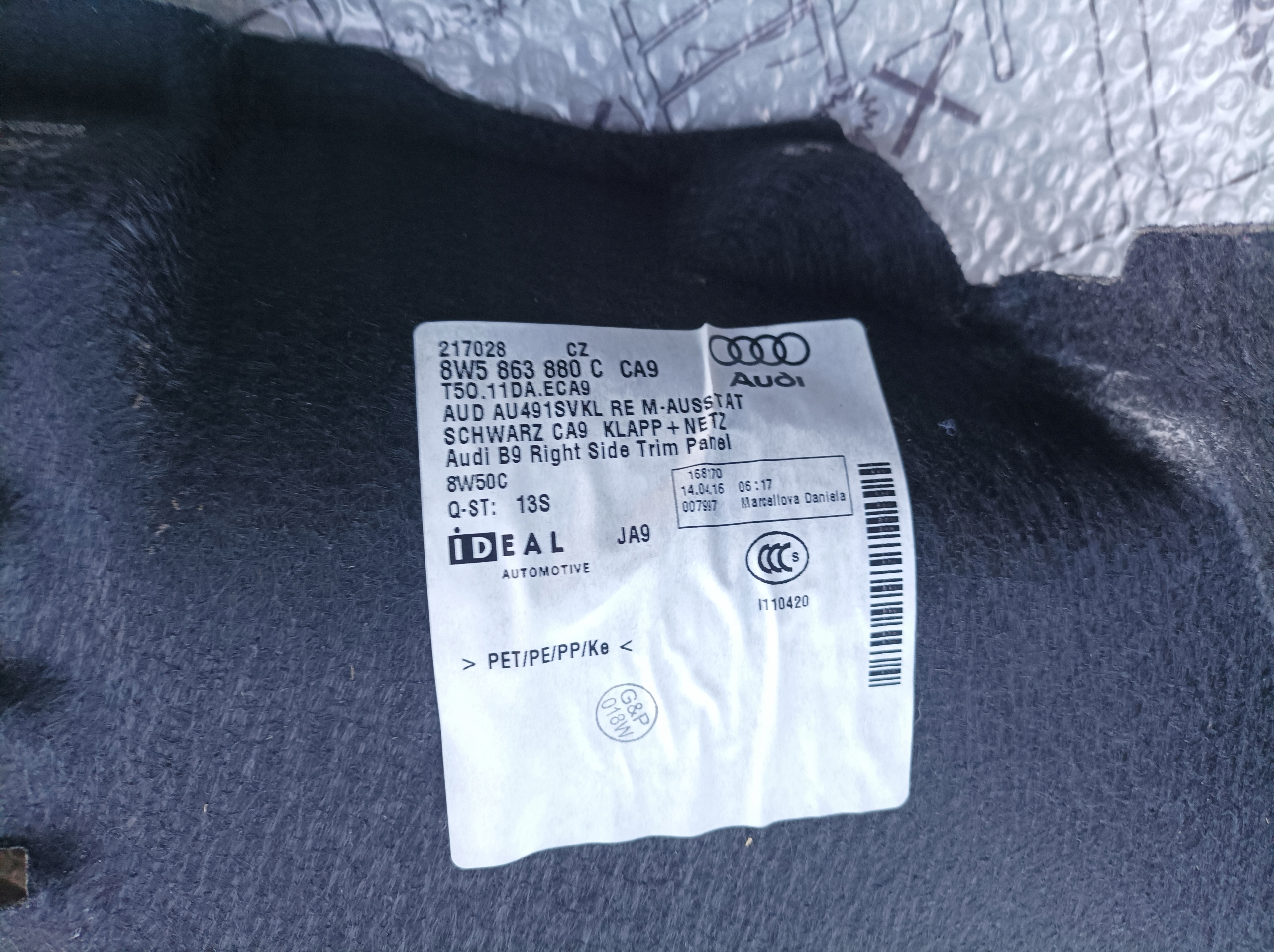 boot upholstery right 8W5863880C AUDI A4 B9