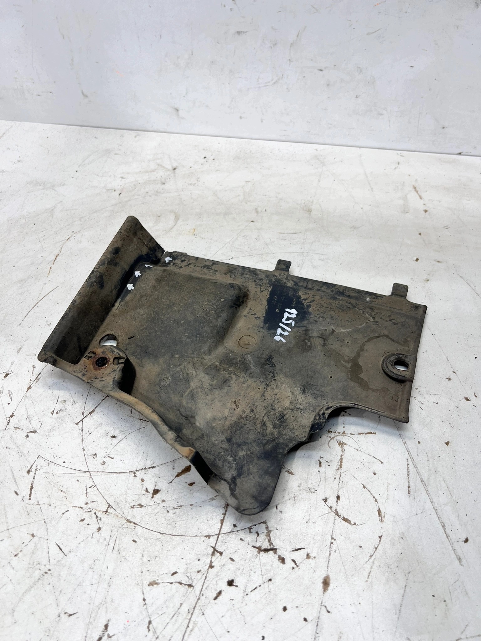 Blende Abdeckung abdeckung Unterfahrschutz rechts MALA AUDI A4 B8 8K0825202A 125/26