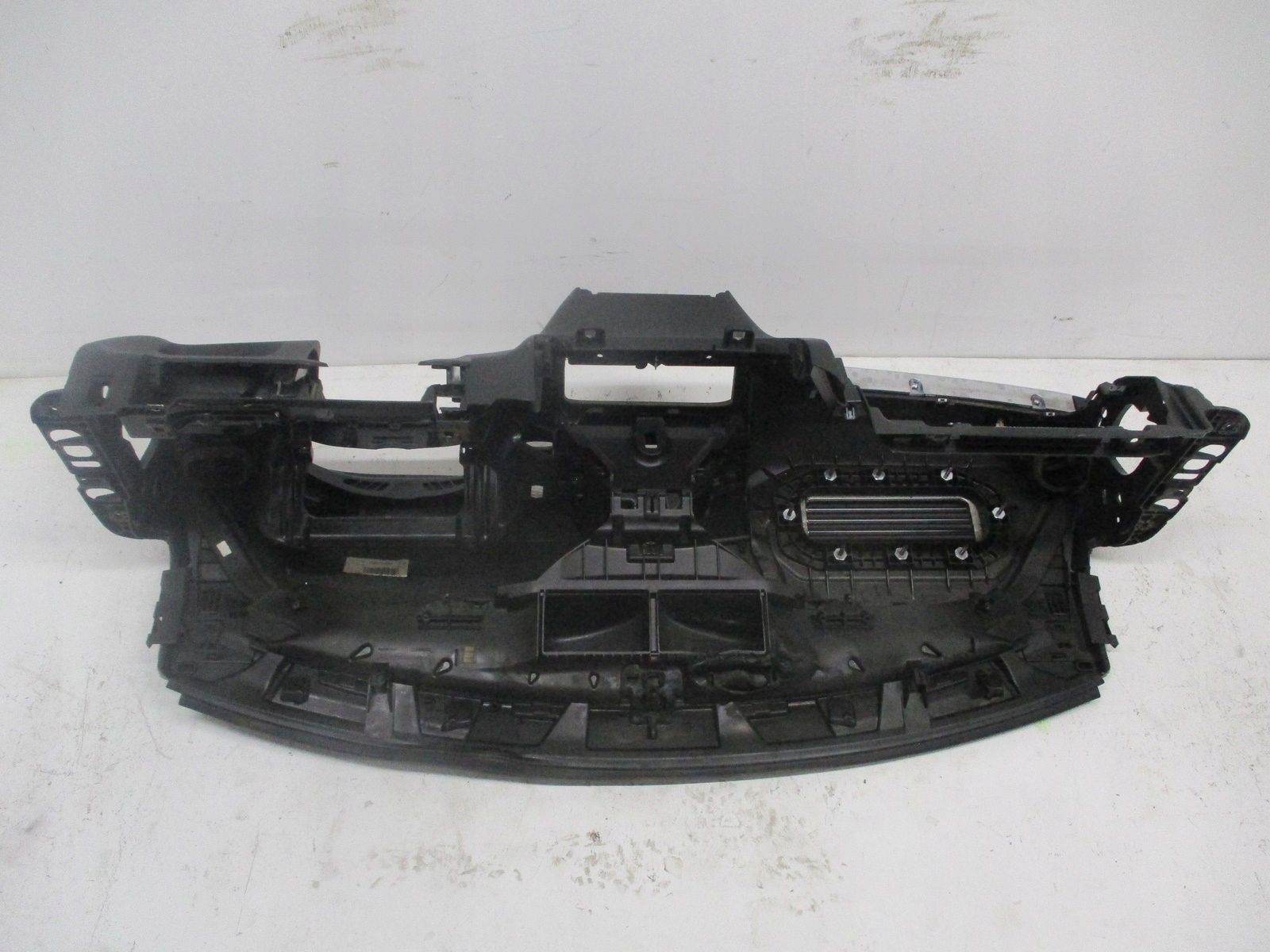 dashboard VOLVO V40 damaged