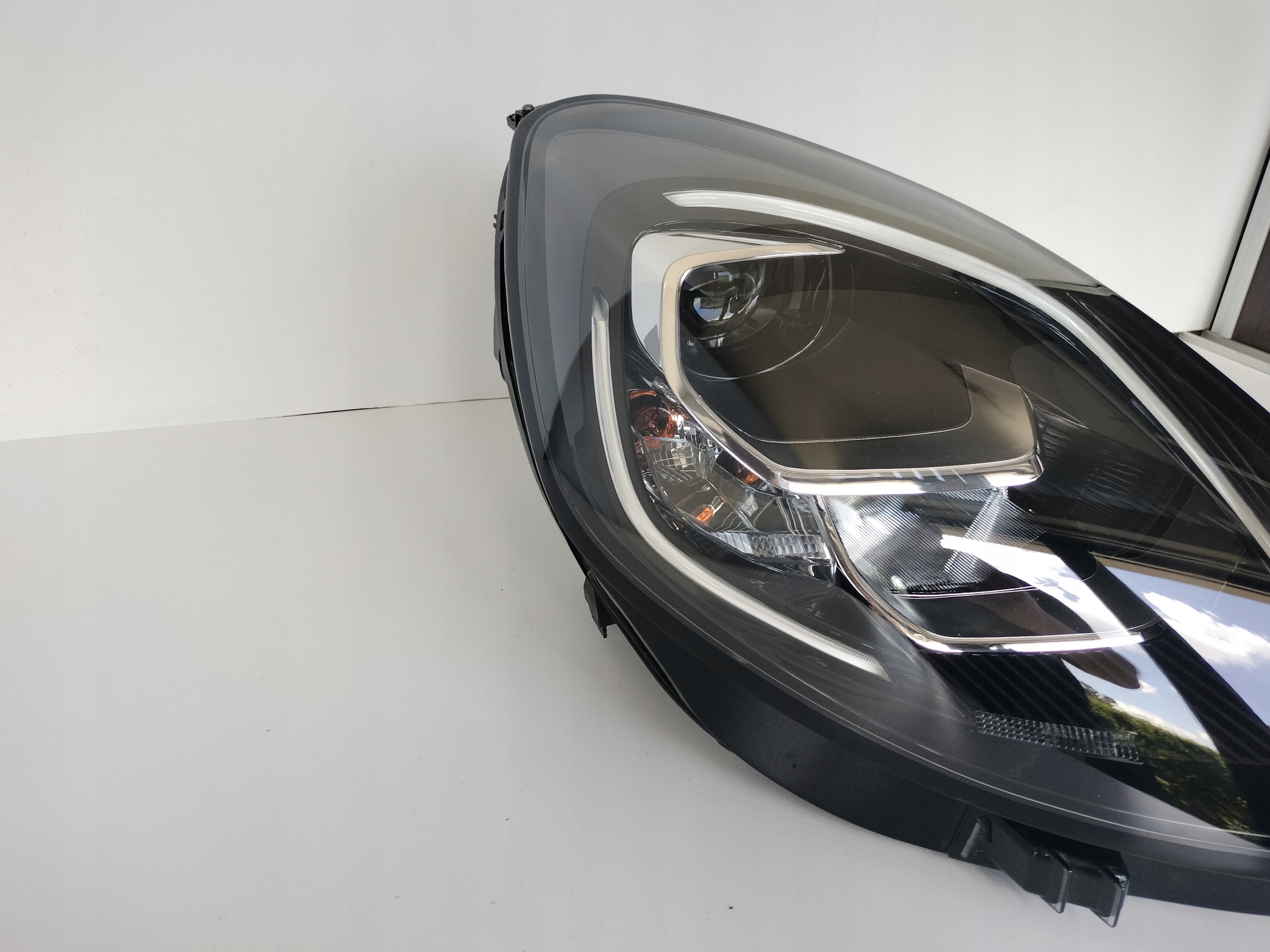 light right REFLEKTOR FORD PUMA 19- LED