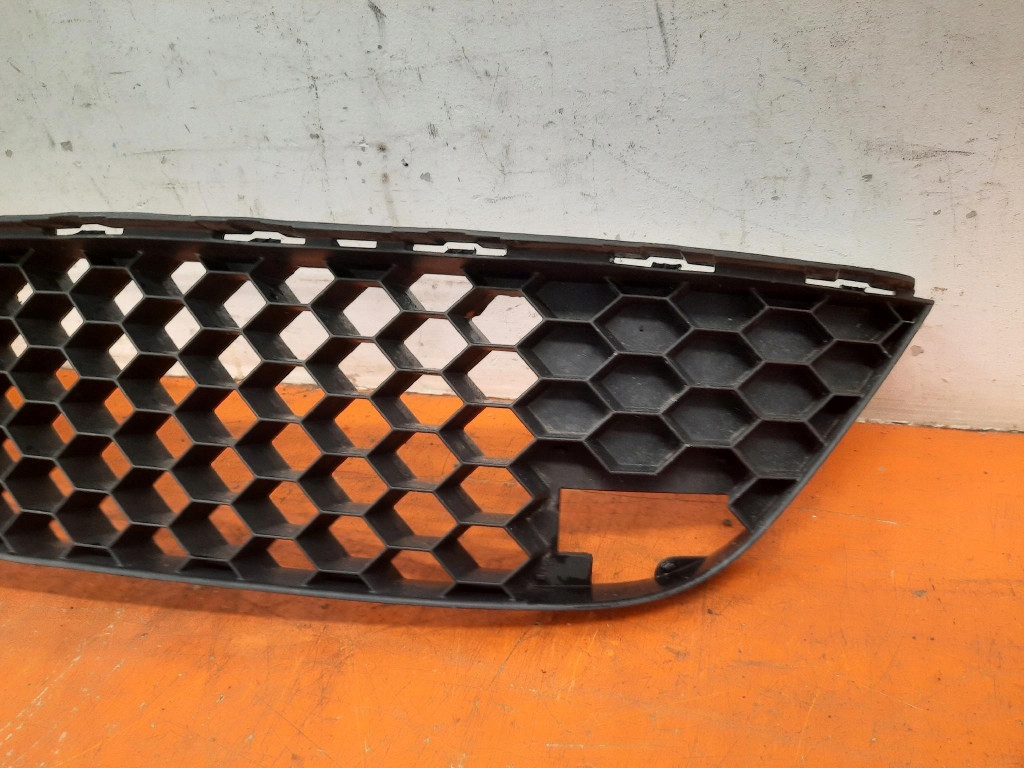 mitte Lüftungsgitter der Stoßstange SKODA FABIA II RS 5J0853677C