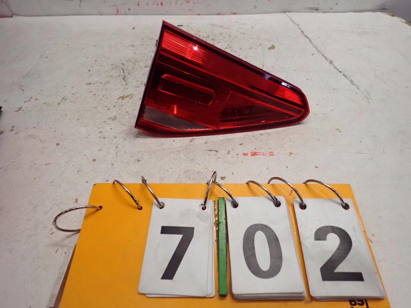 light rear part rear left VW TOURAN 2015- 5TA945093D