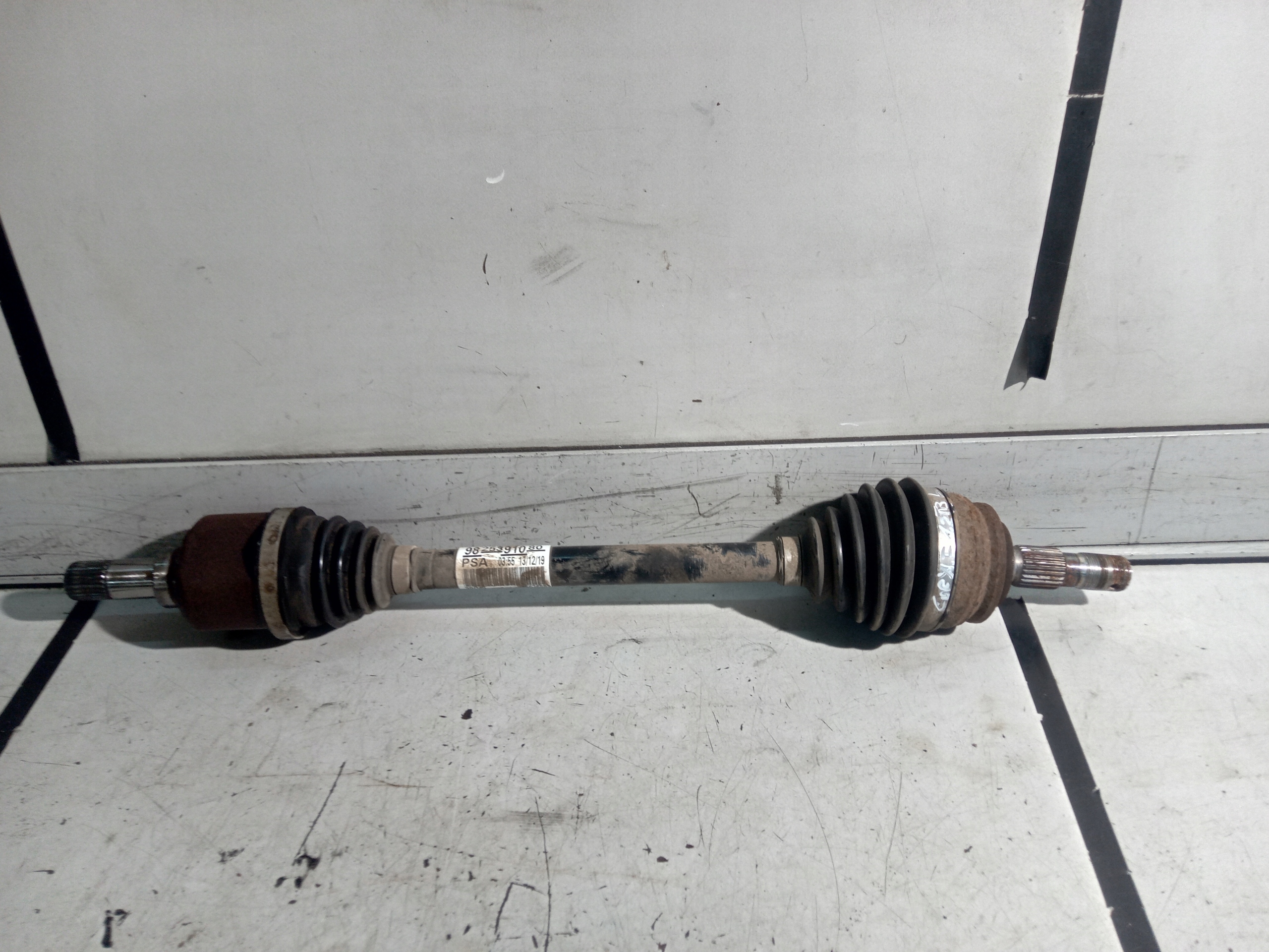 OPEL CORSA F ПОЛУОСЬ ЛЕВЫЙ 1.2 THP 9825391080