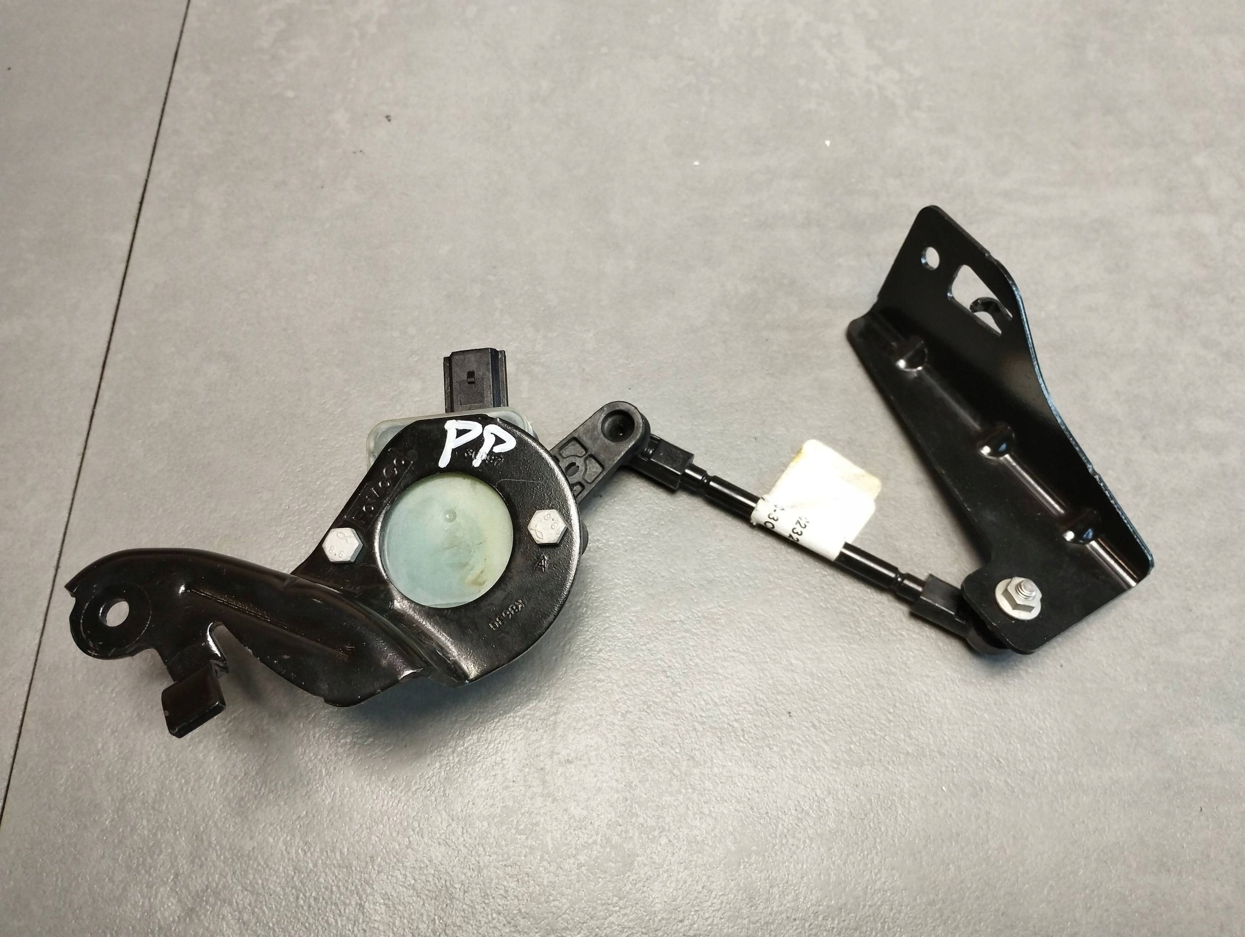 Volkswagen Amarok II sensor POZIOMOWANIA right front C2328003445D