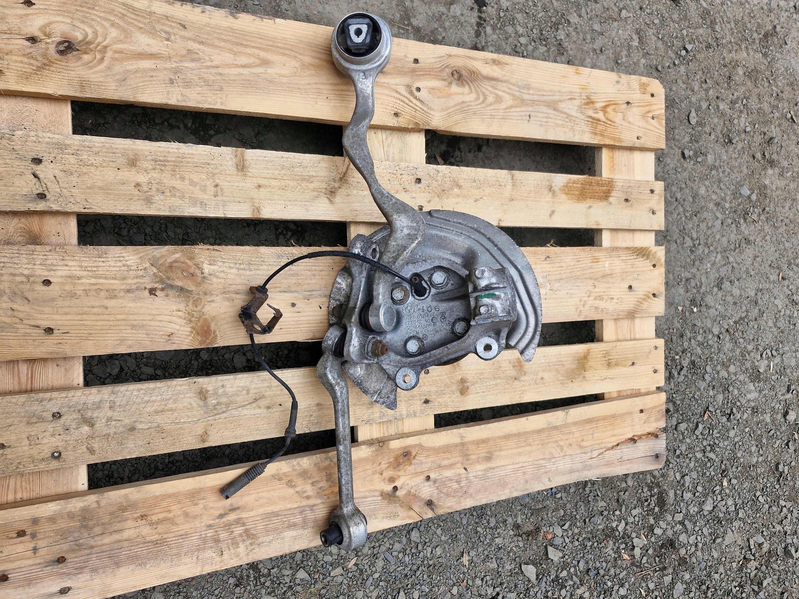 6764444 BMW E81 E82 E87 E90 E91 swing right front