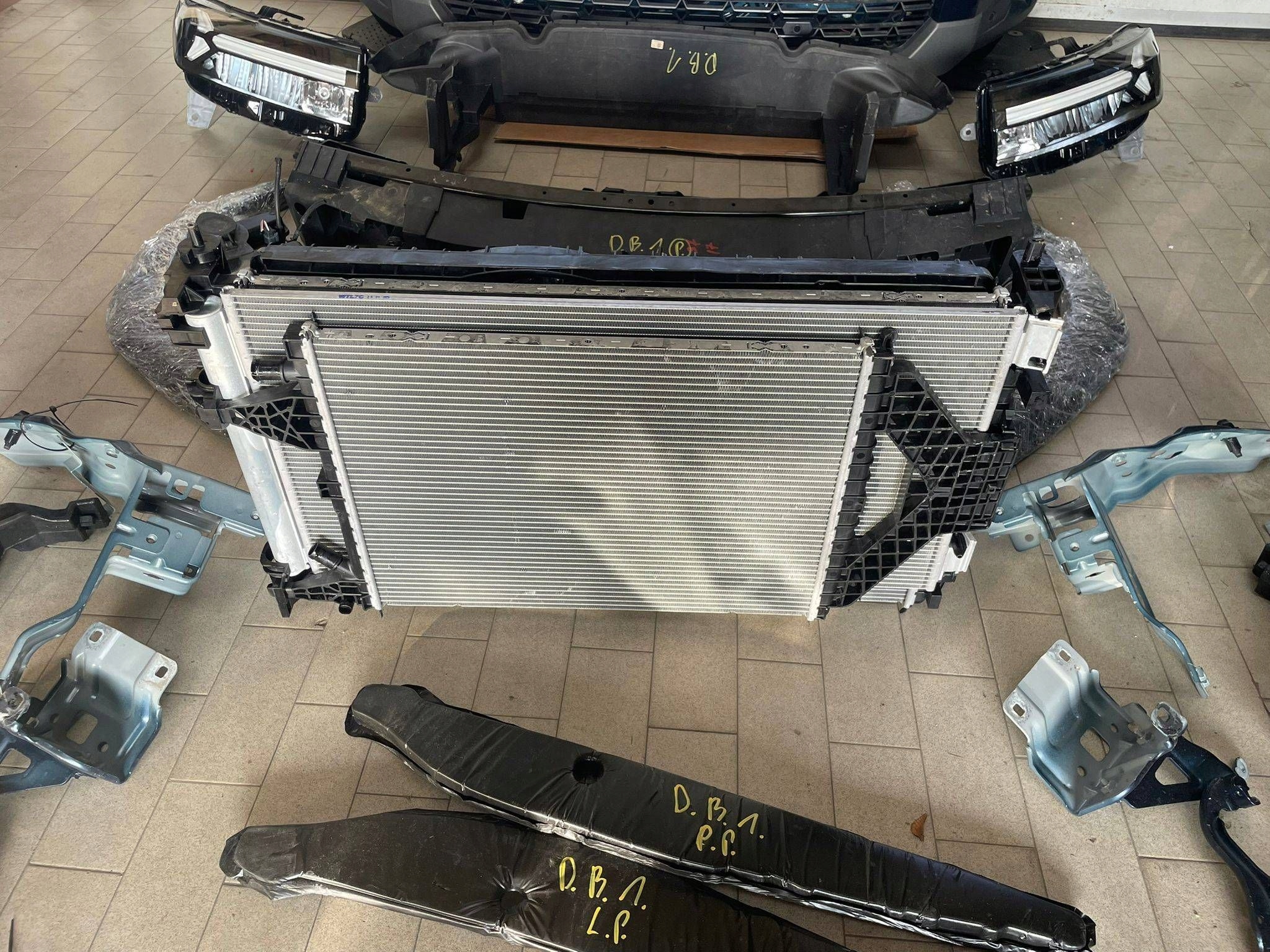 front bumper bonnet lights radiator DACIA BIGSTER 1.8 TCe STAN as new