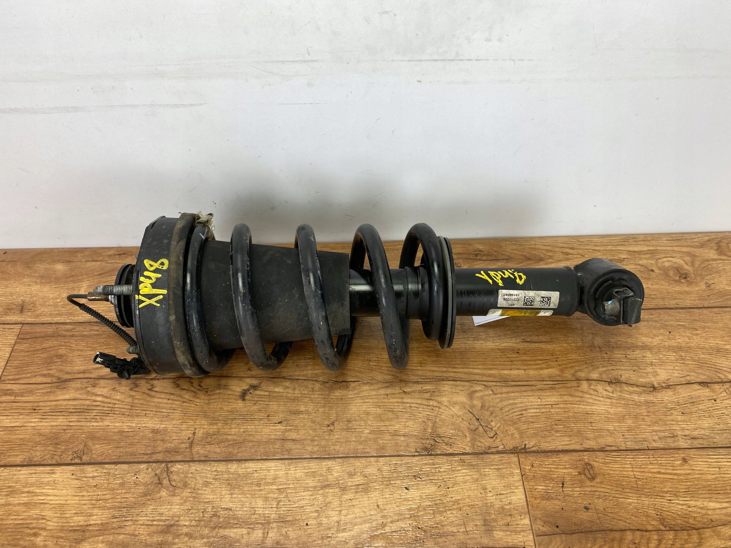 shock absorber front McPherson mcperson Cadillac Escalade IV 2015+
