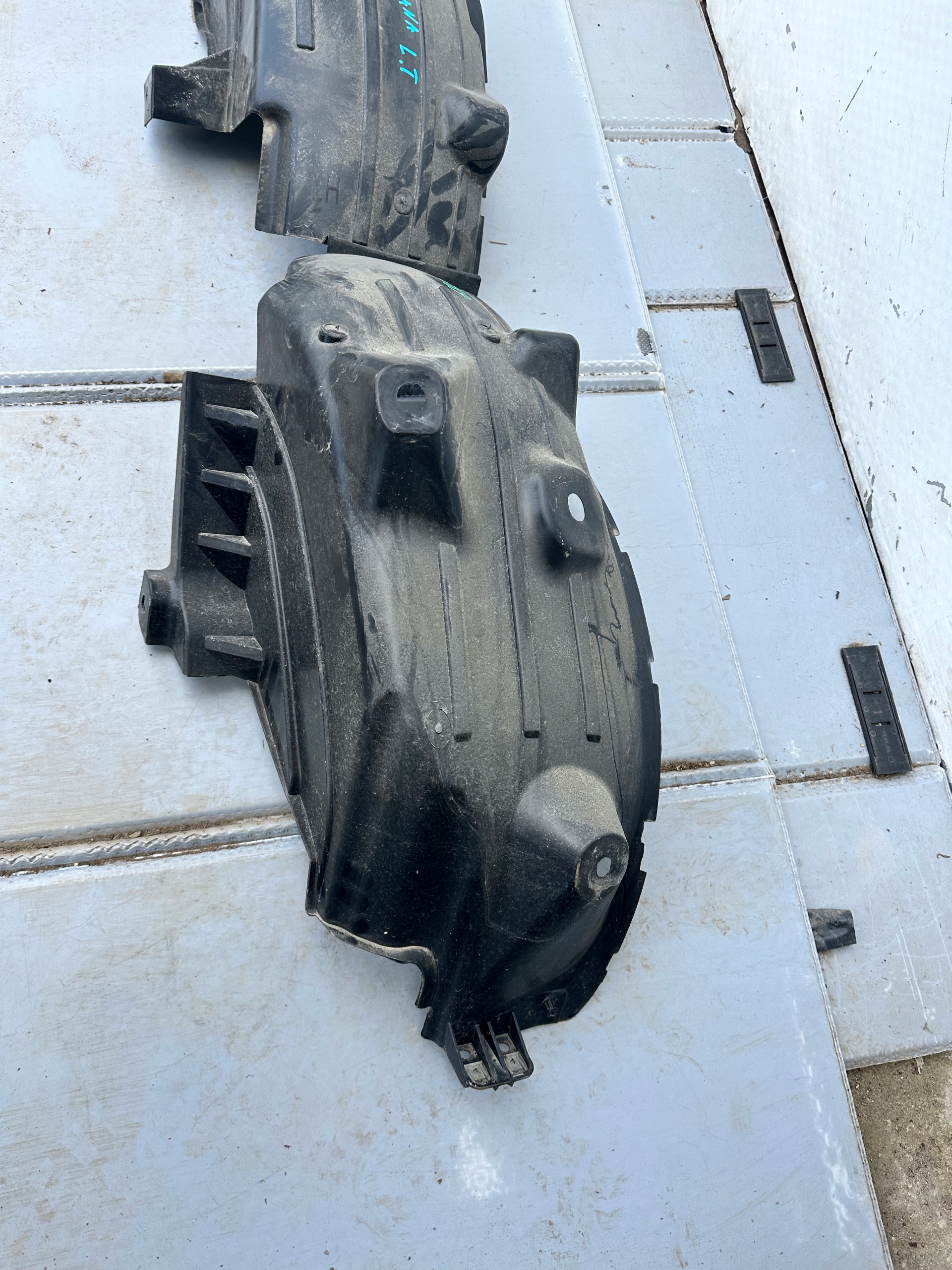 подкрылки левый зад renault ARKANA оригинал