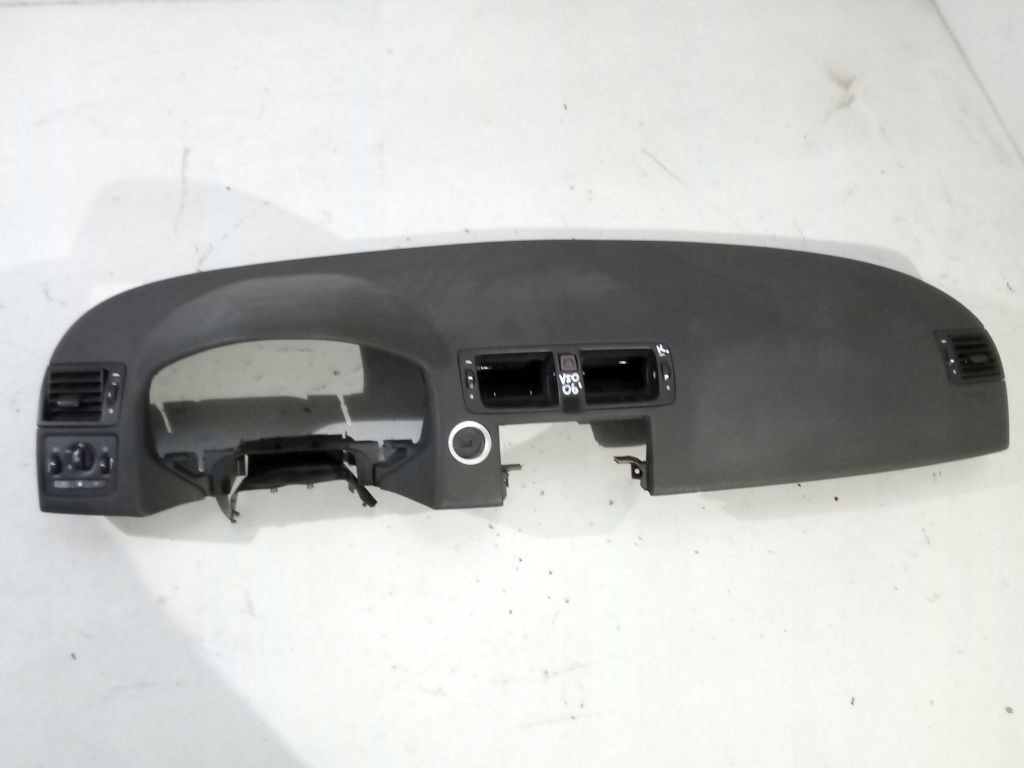 Volvo V50 dashboard instrument panel console