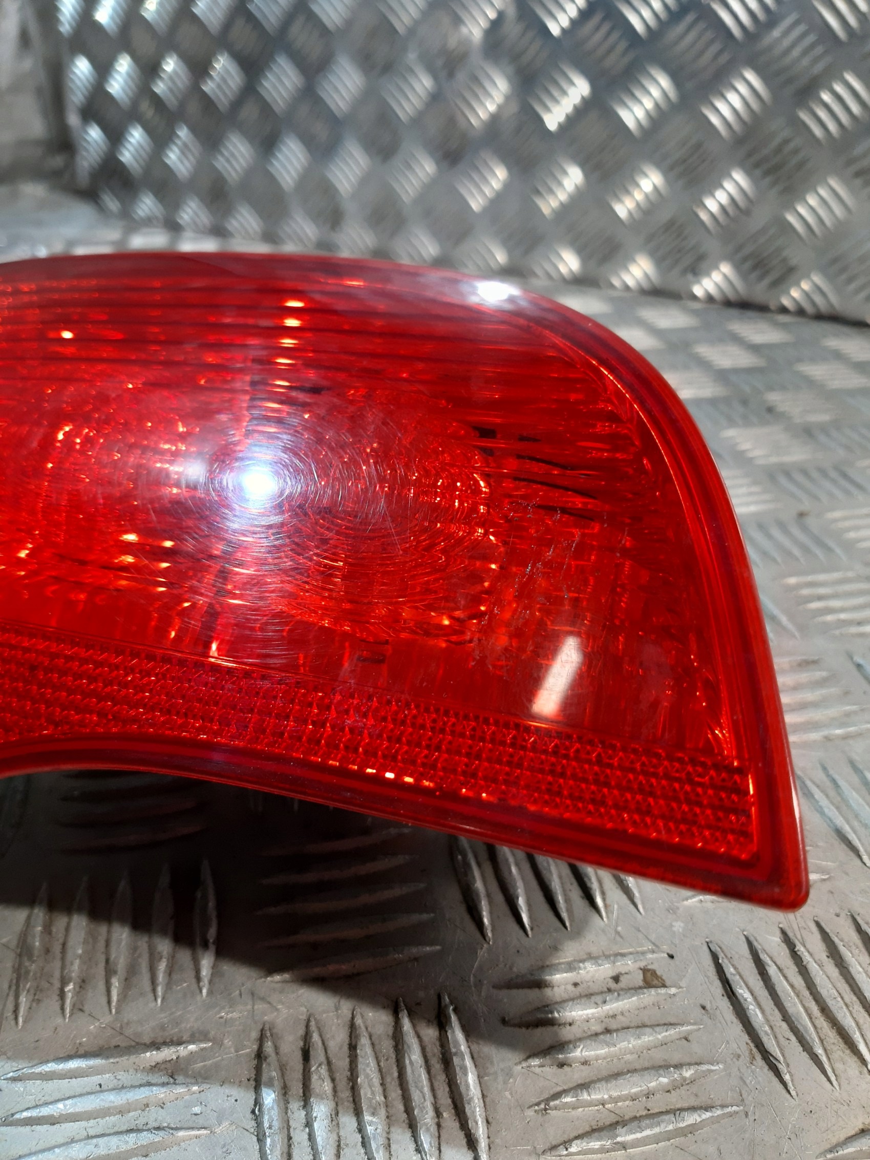 light rear part left to the bonnet AUDI A4 B7 KOMBI 8E9945093