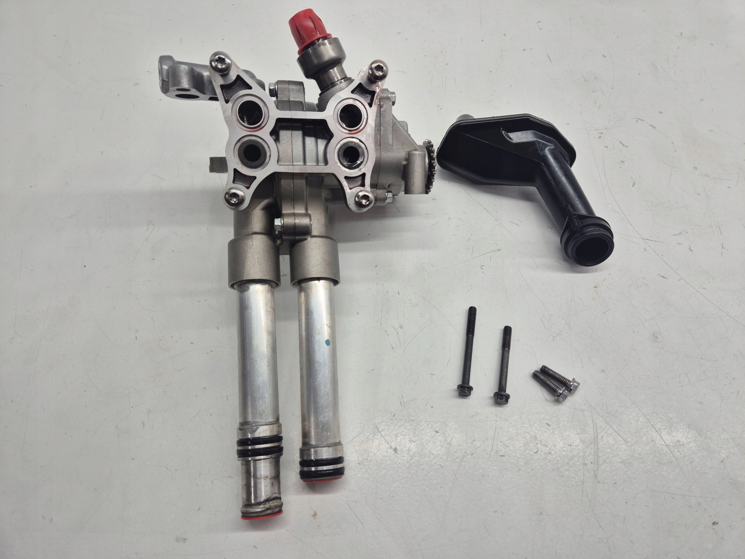 Triumph Tiger Explorer 1200 (13) POMPA OLEJU