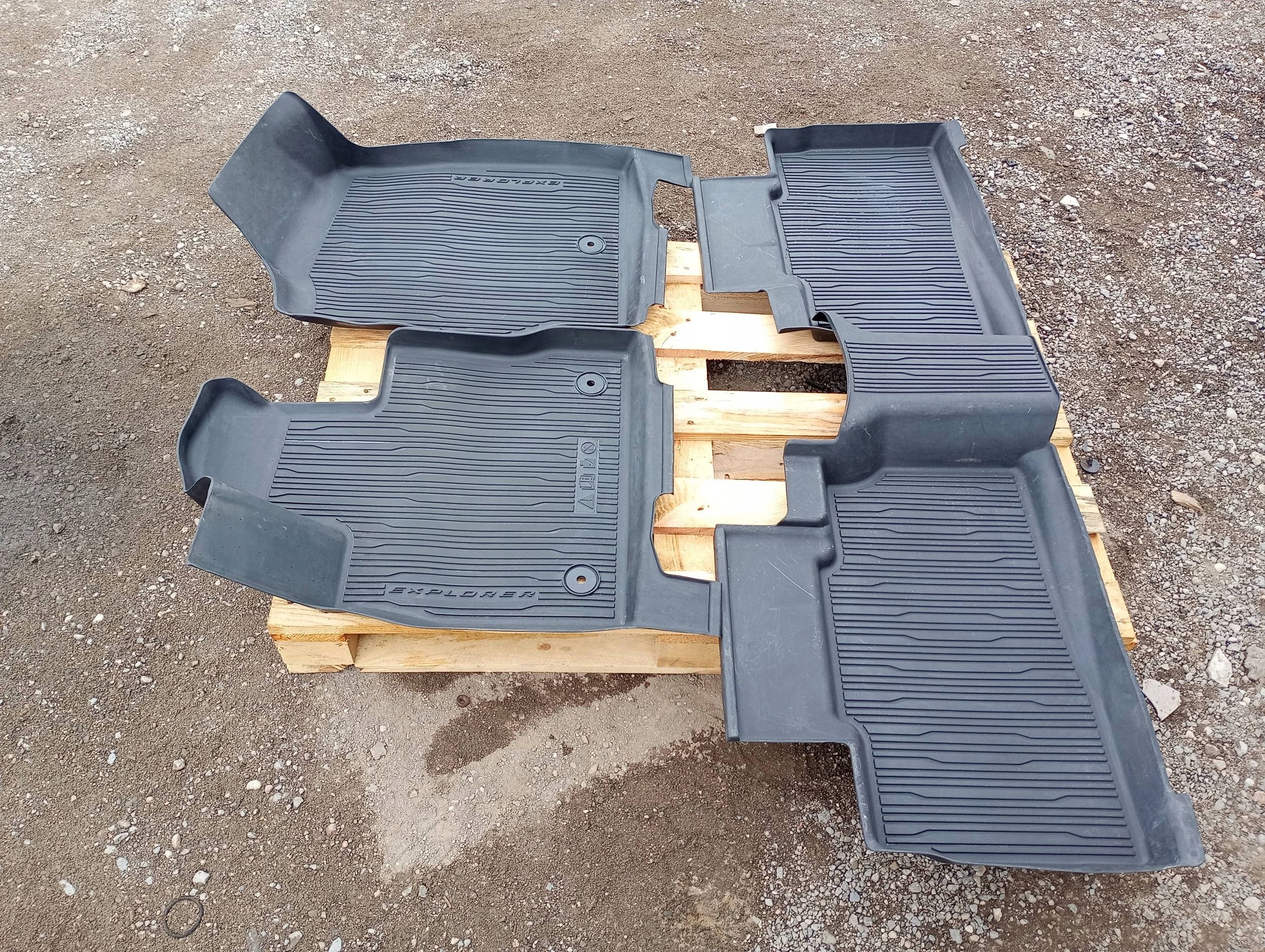 mats rubber oryginalne komplet Ford Explorer VI 3.0 ST 2020