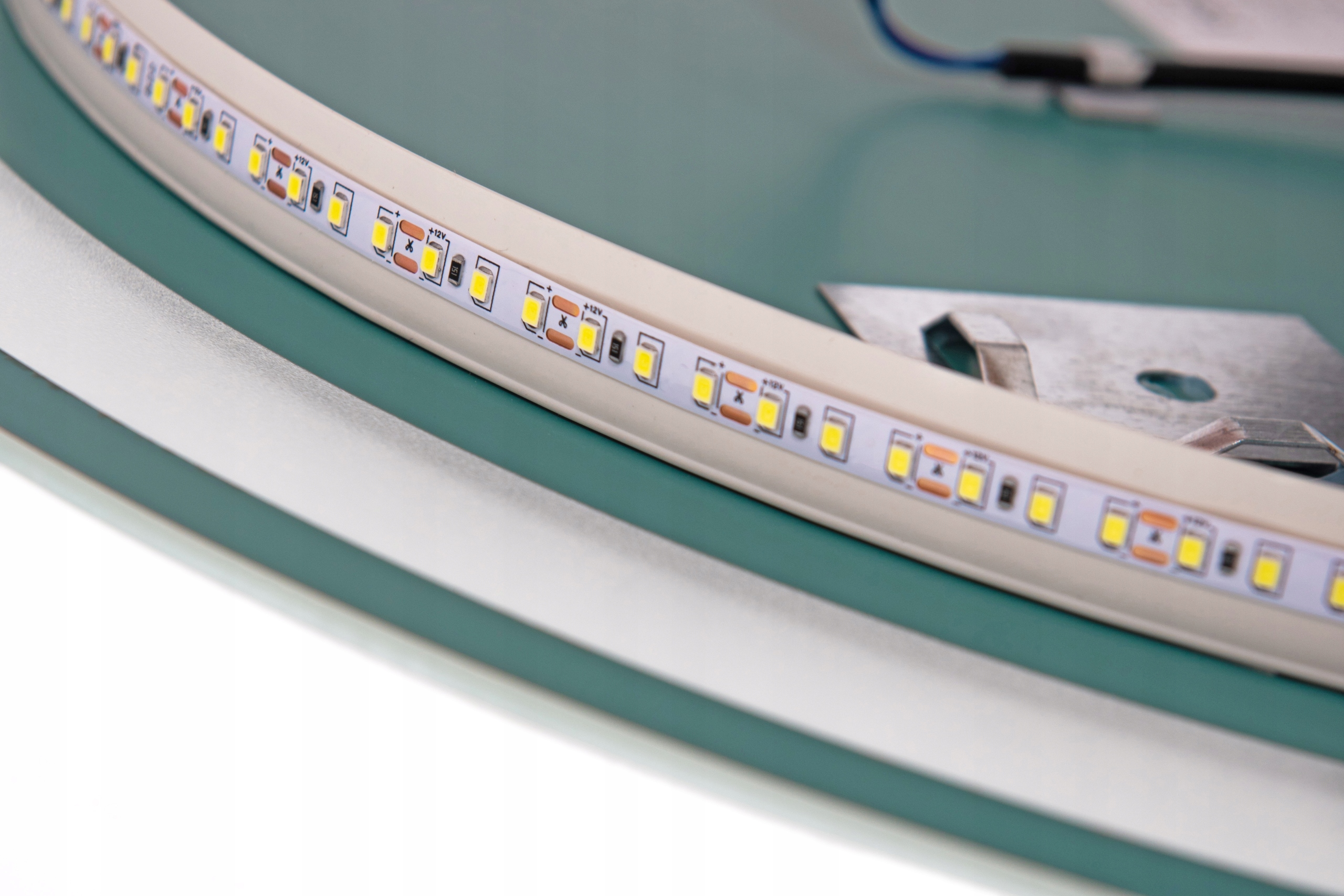 LUSTRO OKRĄGŁE ŁAZIENKOWE PODŚWIETLANE OŚWIETLENIE LED 3 BARWY Optimo fi 60 Szerokość 600 mm