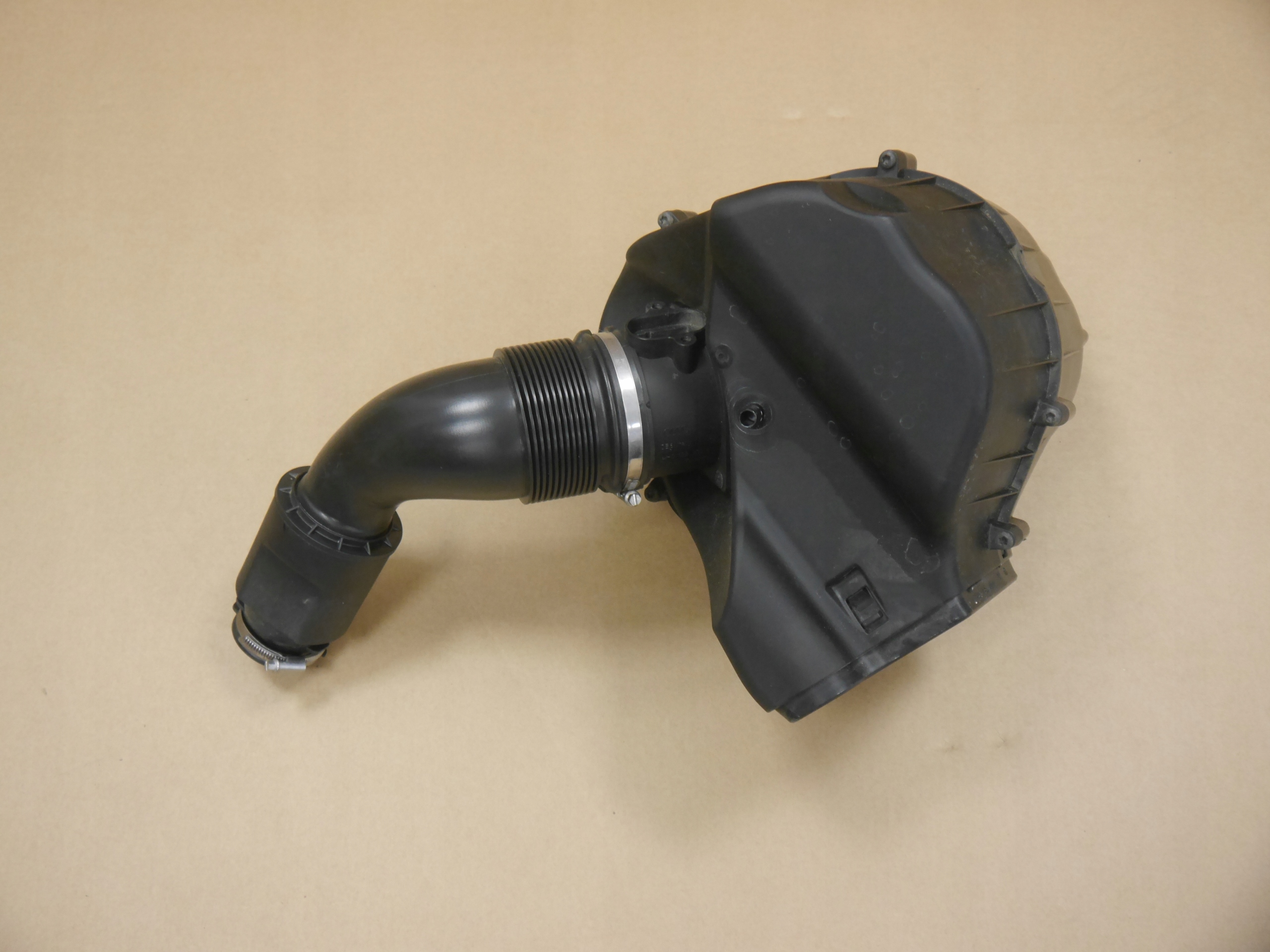 AUDI S8 D4 КОРПУС ФІЛЬТР POWIETRZAh0133823p