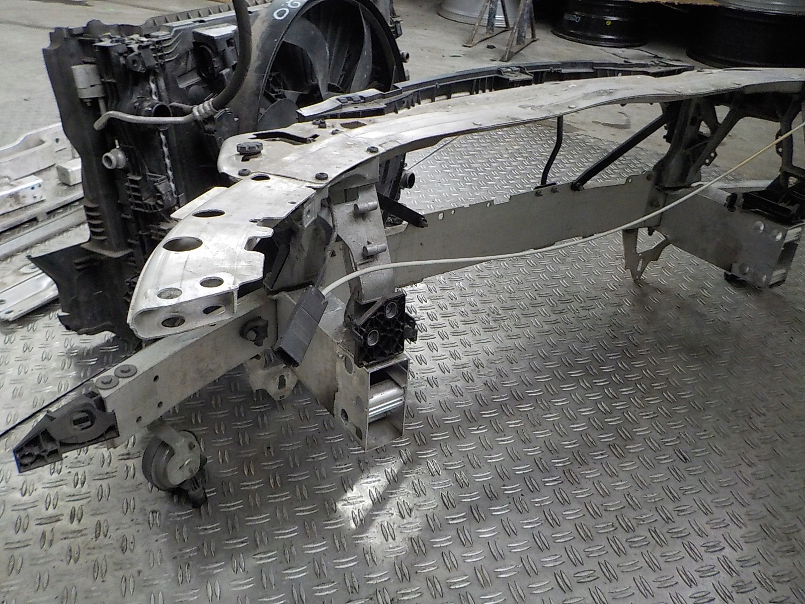 C KLASA W205 2.0 WZMOCNIENIE CZOŁOWE PAS CHŁODNICE Typ samochodu Samochody osobowe