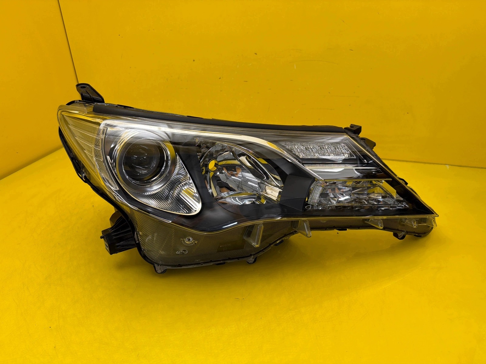 light right Toyota RAV4 IV III 2013-2015 Xenon Led