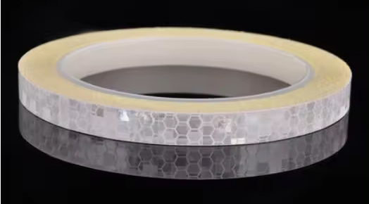 TAŚMA ODBLASKOWA SAMOPRZYLEPNA OSTRZEGAWCZA NA ROWER HULAJNOGĘ BIAŁA 8M Marka Unitec